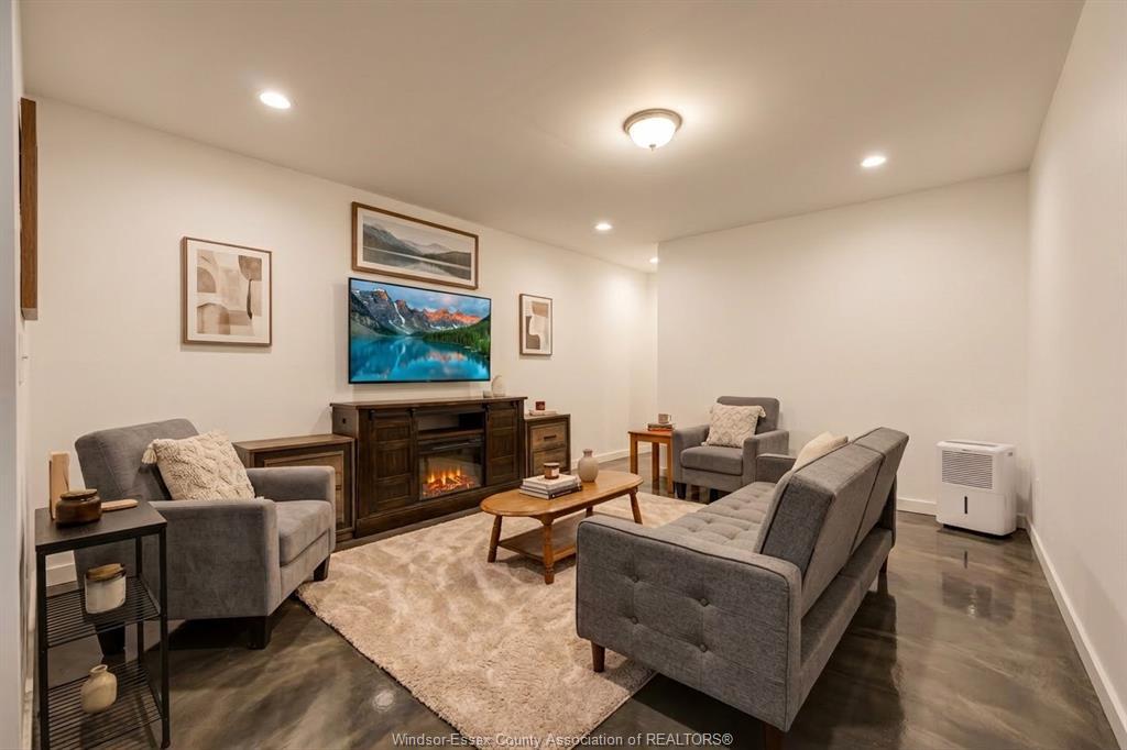 2230 Hall, Windsor, ON