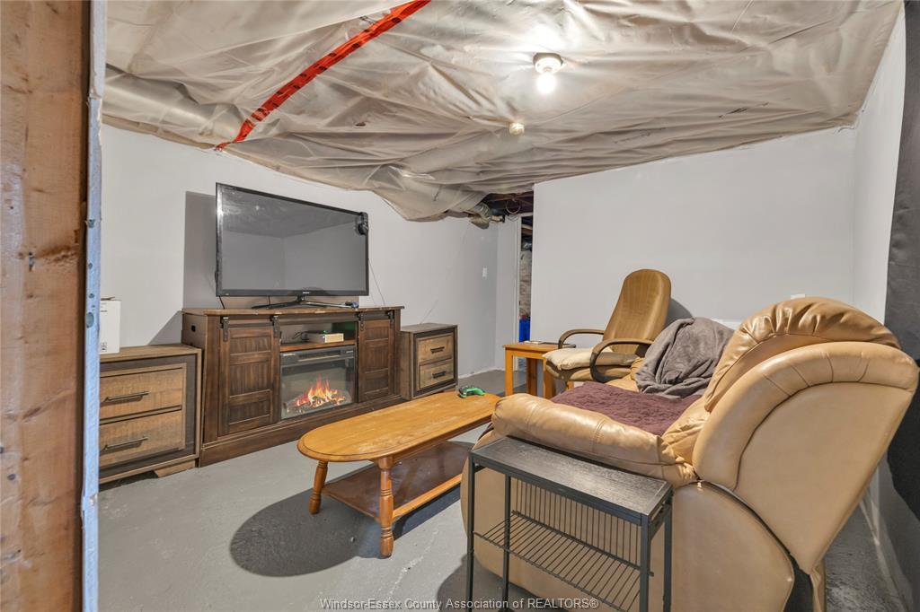 2230 Hall, Windsor, ON