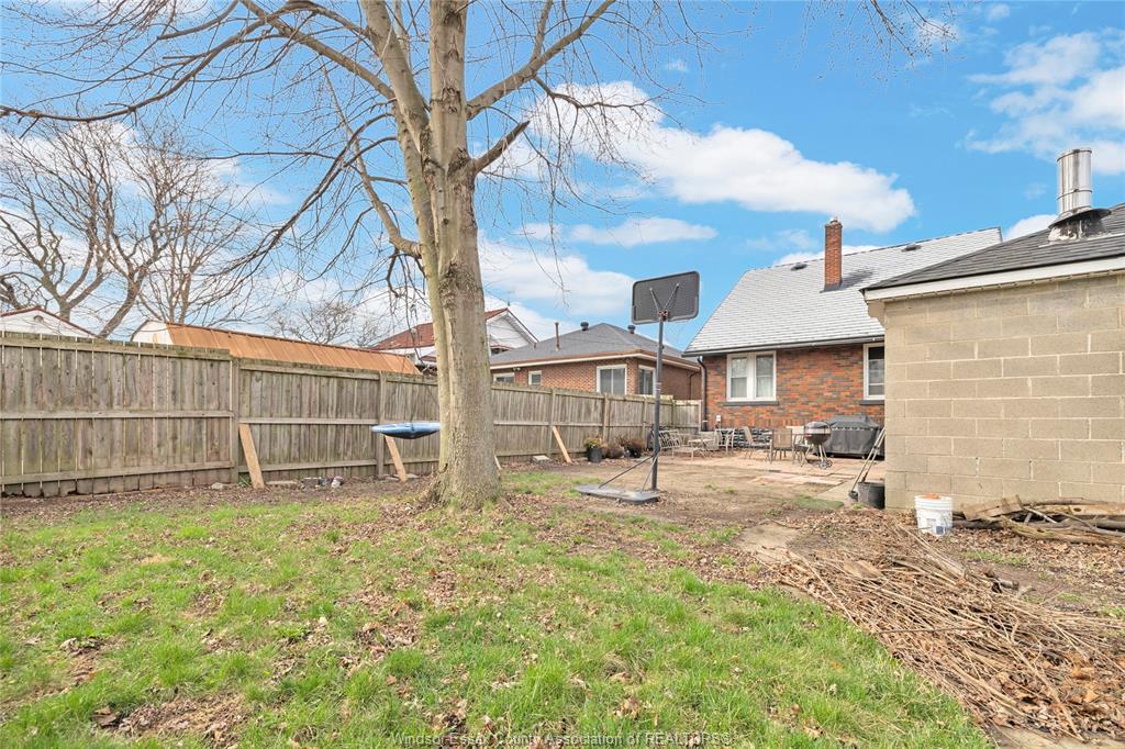 2230 Hall, Windsor, ON