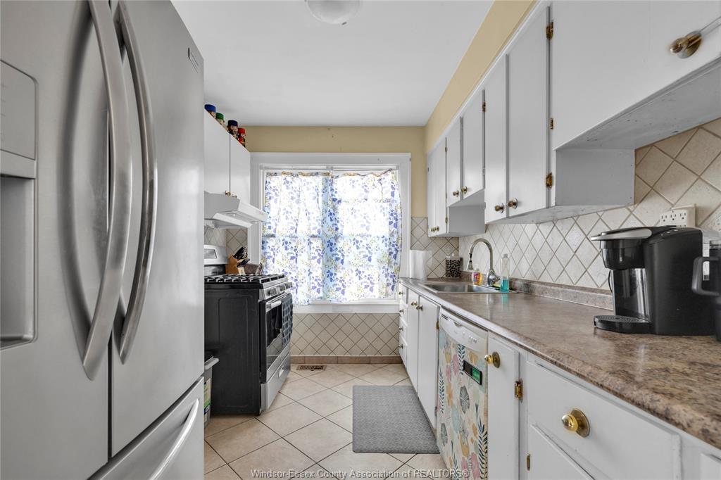 2230 Hall, Windsor, ON