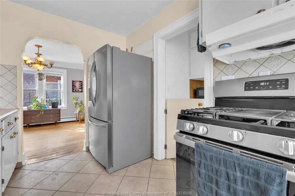 2230 Hall, Windsor, ON