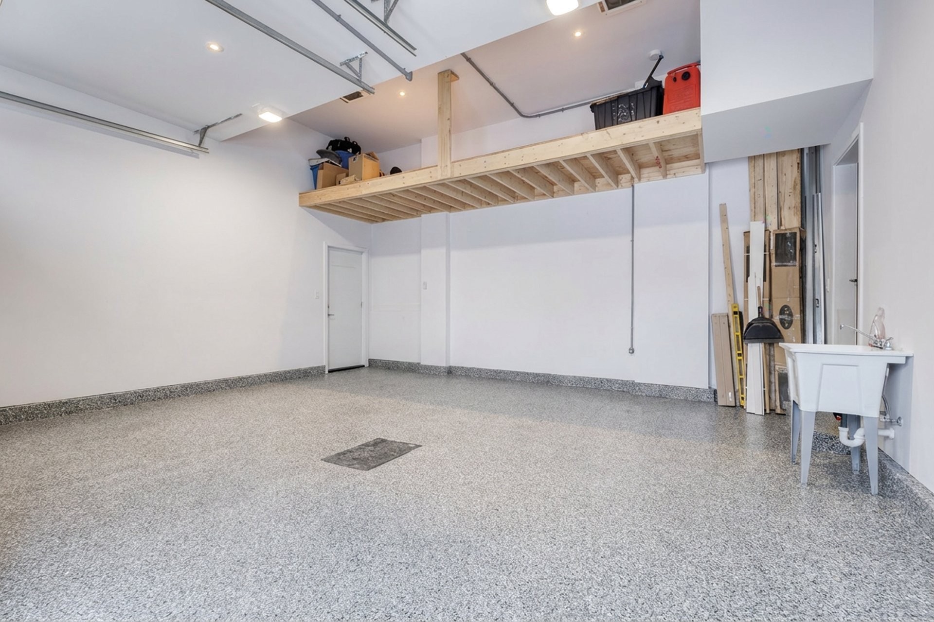 Garage - Rue Des Cèdres, L'Assomption, QC - Indoor Photo Showing Other Room