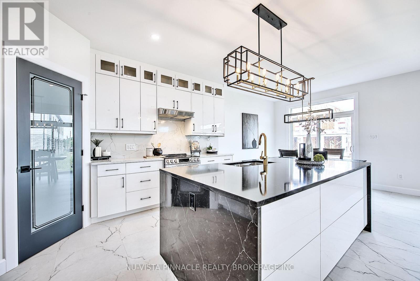 4248 Liberty Cross, London South (South V), ON - Indoor Photo Showing Kitchen