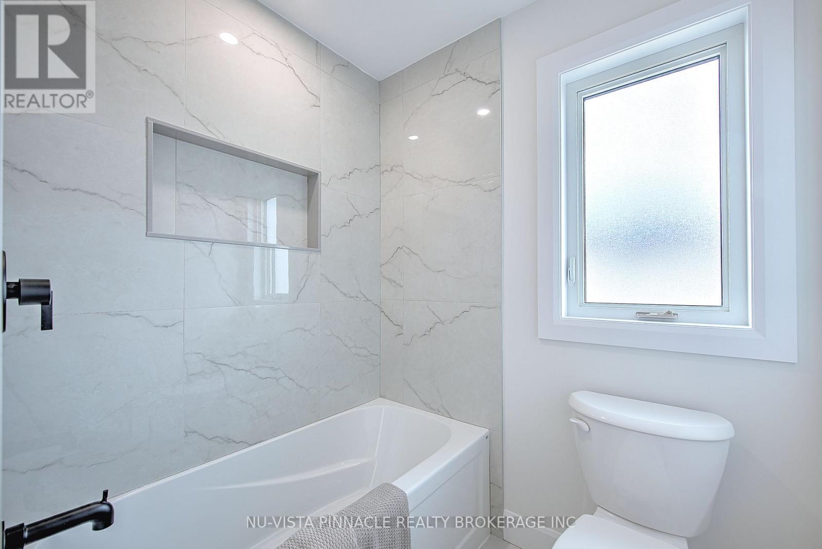 4248 Liberty Cross, London South (South V), ON - Indoor Photo Showing Bathroom