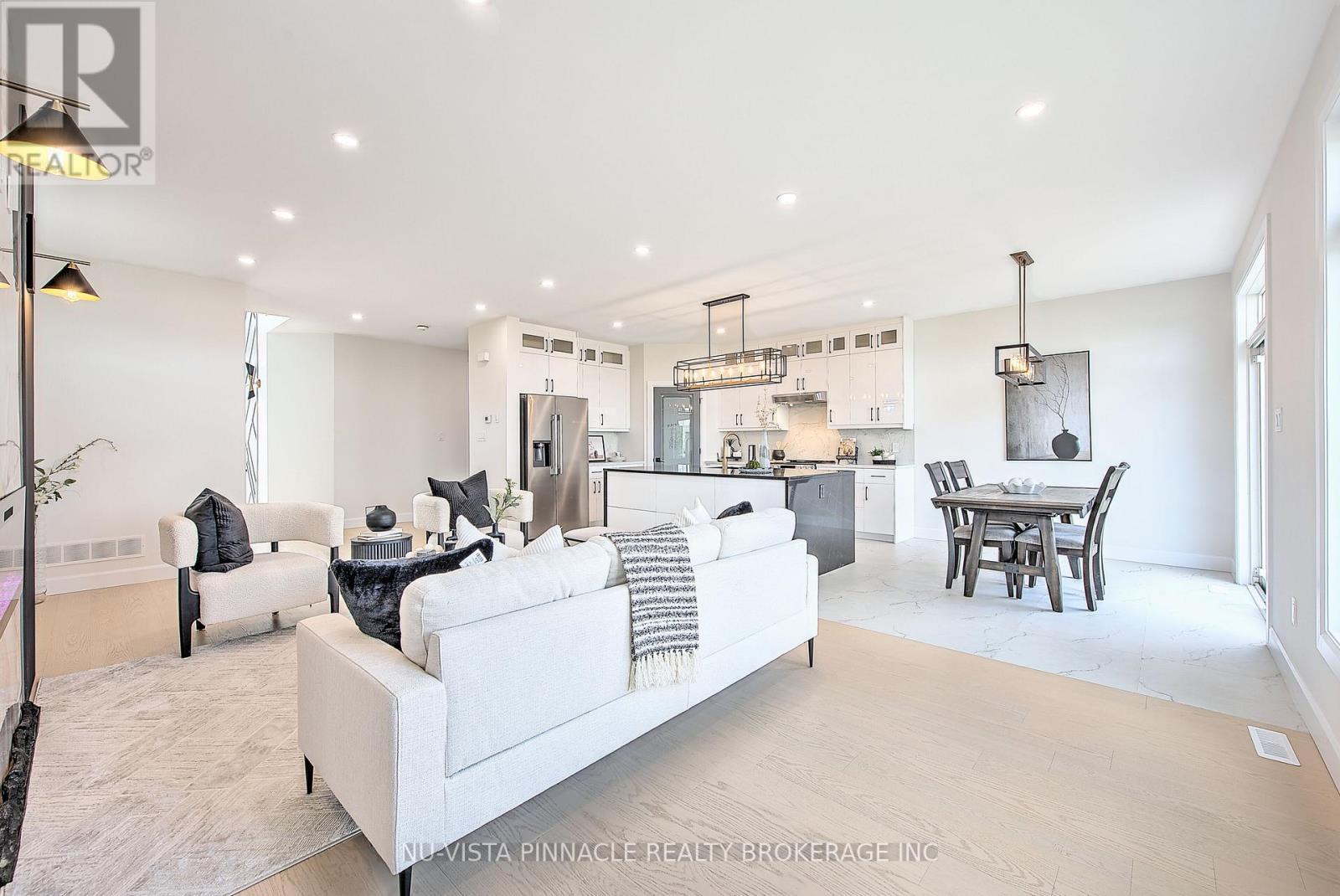 4248 Liberty Cross, London South (South V), ON - Indoor Photo Showing Living Room