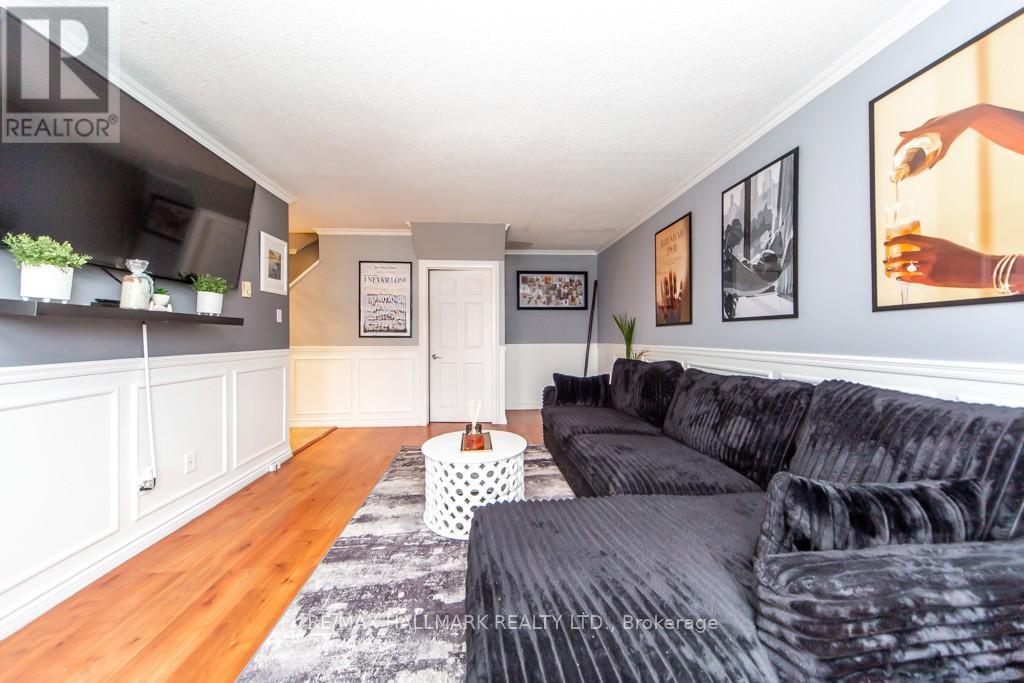 41 - 1010 Glen Street, Oshawa, ON - Indoor Photo Showing Living Room