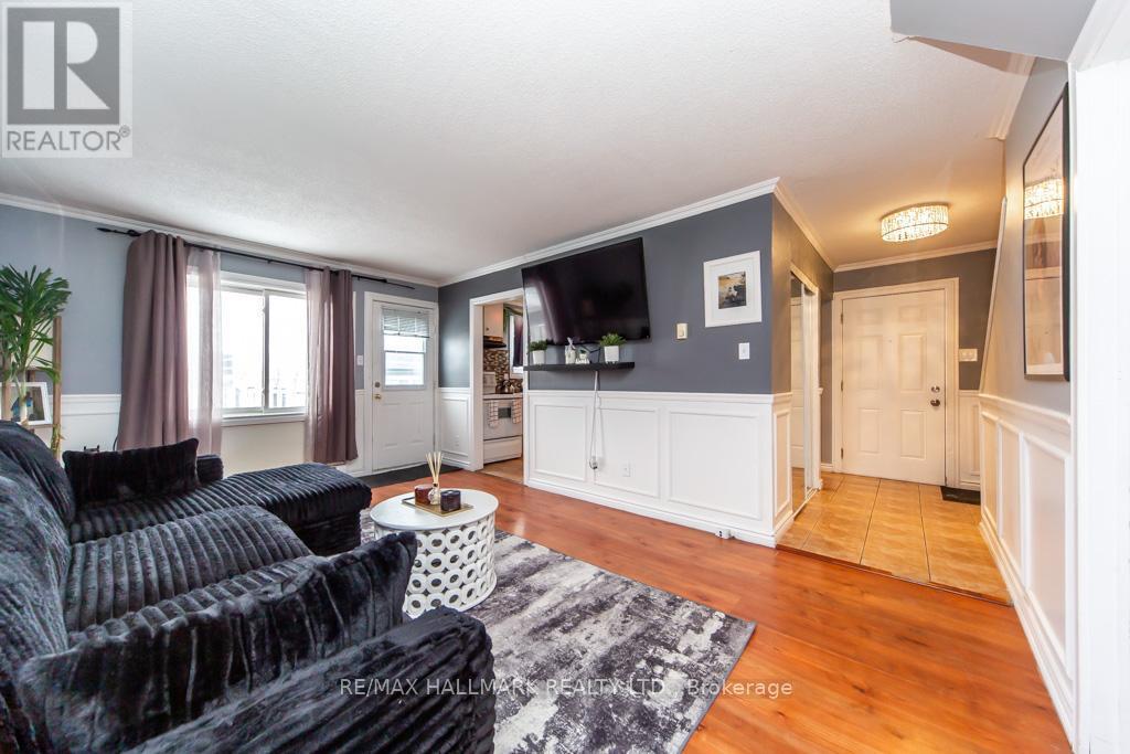 41 - 1010 Glen Street, Oshawa, ON - Indoor Photo Showing Living Room