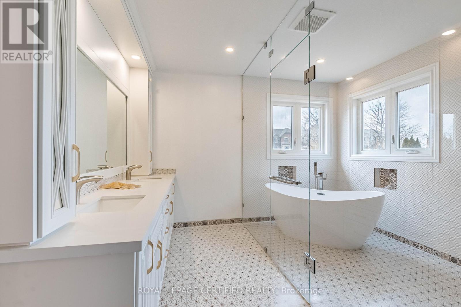 48 Fernbrook Crescent, Brampton, ON - Indoor Photo Showing Bathroom