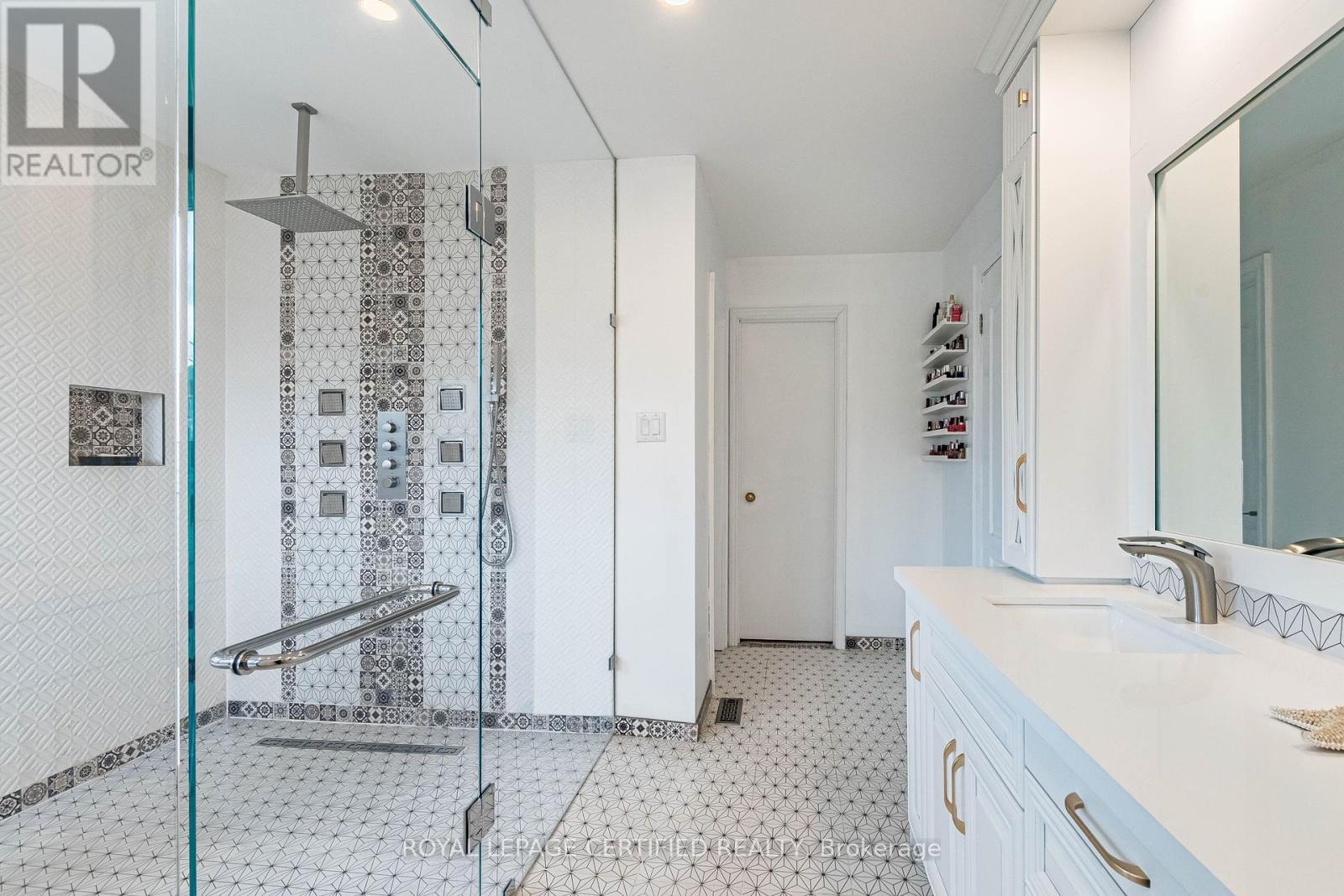 48 Fernbrook Crescent, Brampton, ON - Indoor Photo Showing Bathroom