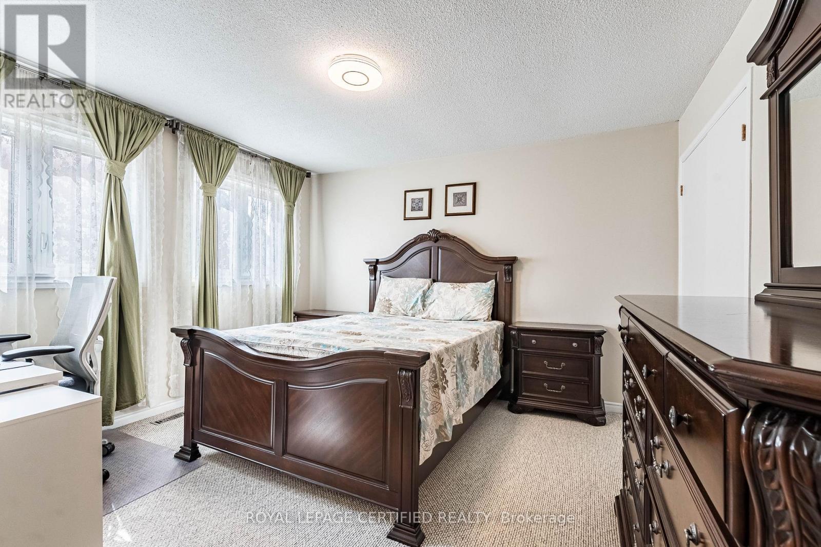 48 Fernbrook Crescent, Brampton, ON - Indoor Photo Showing Bedroom