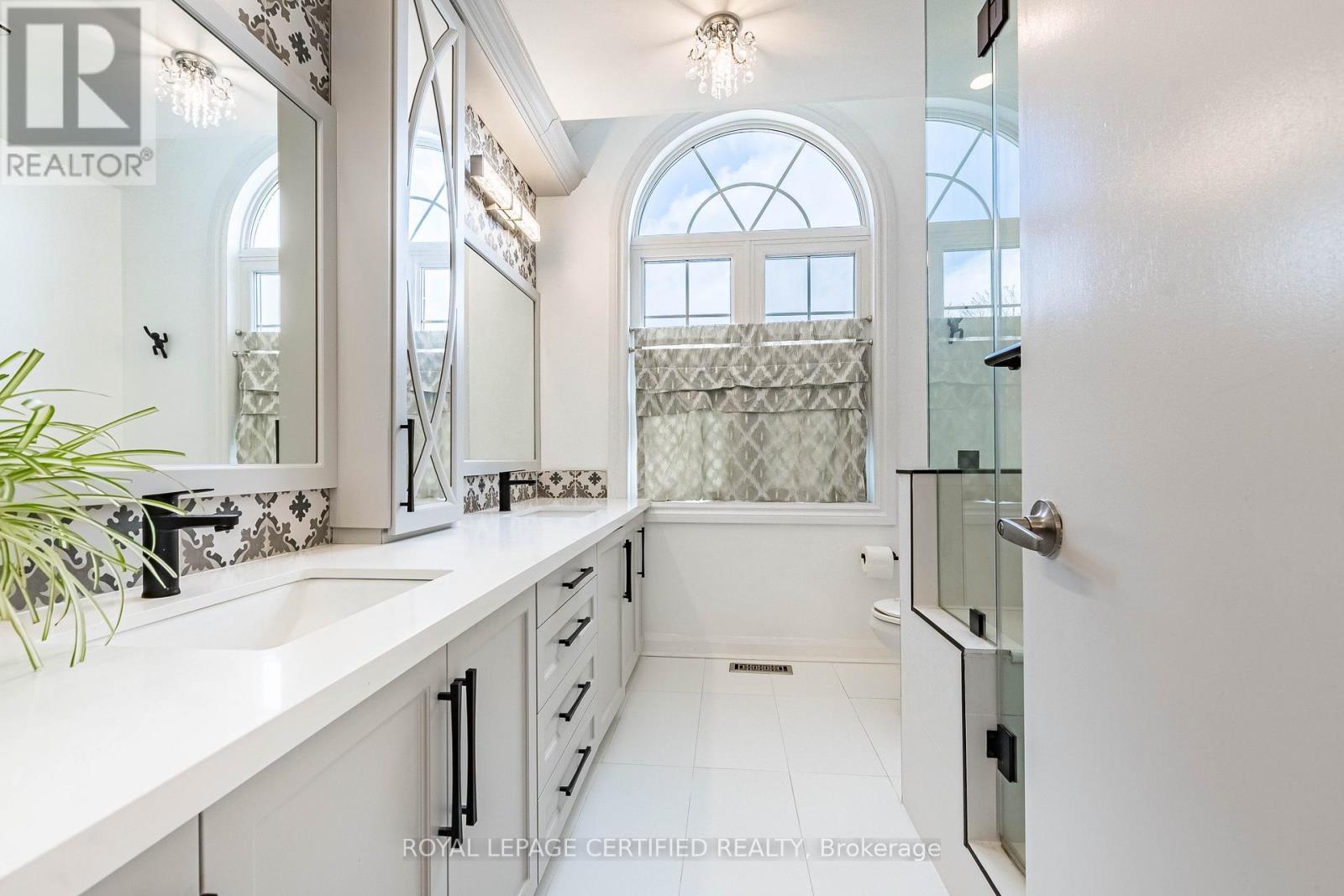 48 Fernbrook Crescent, Brampton, ON - Indoor Photo Showing Bathroom