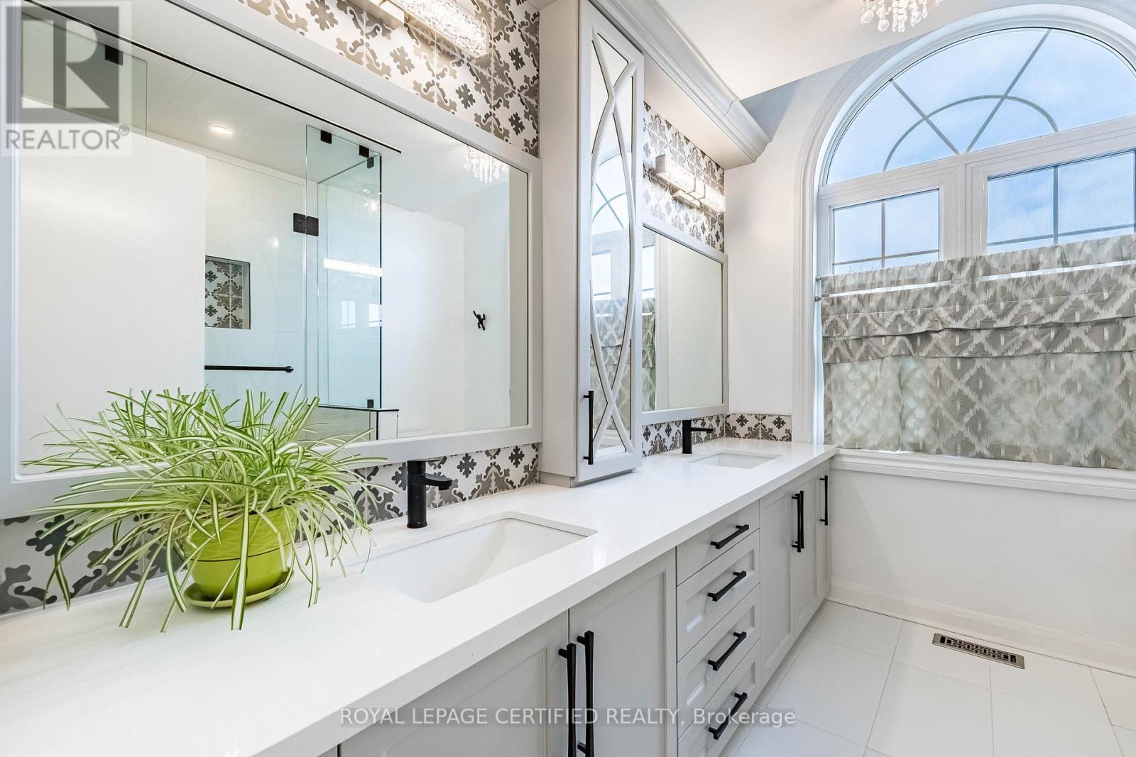 48 Fernbrook Crescent, Brampton, ON - Indoor Photo Showing Bathroom