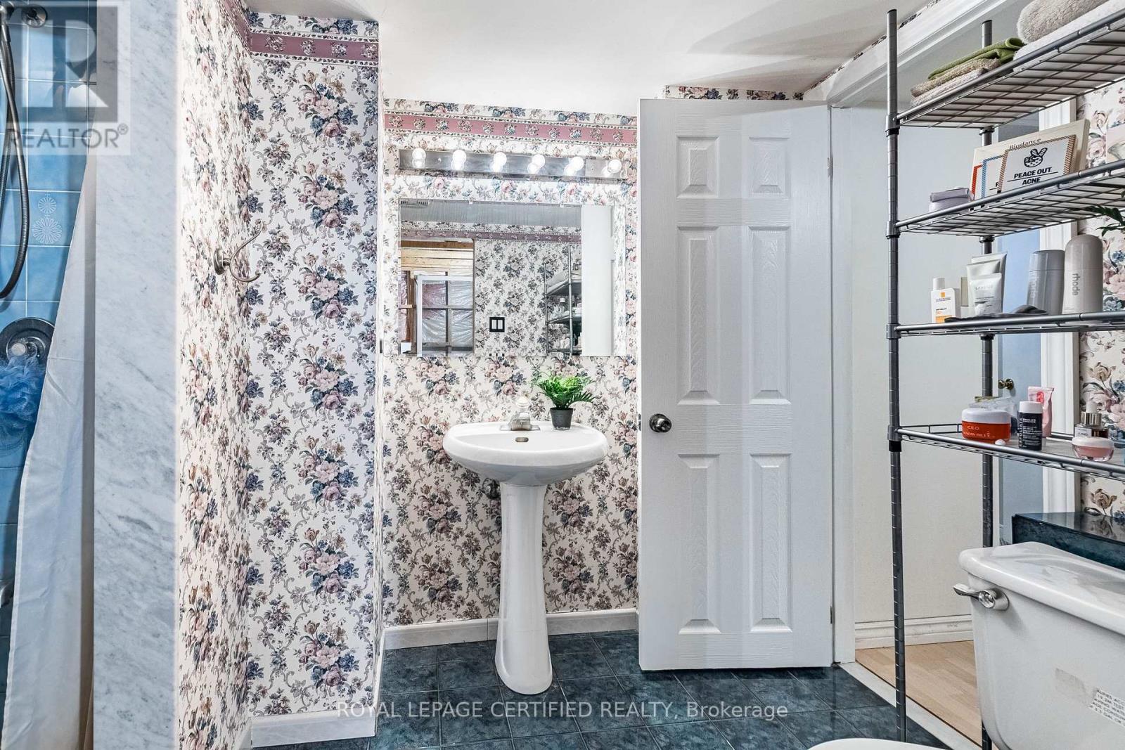 48 Fernbrook Crescent, Brampton, ON - Indoor