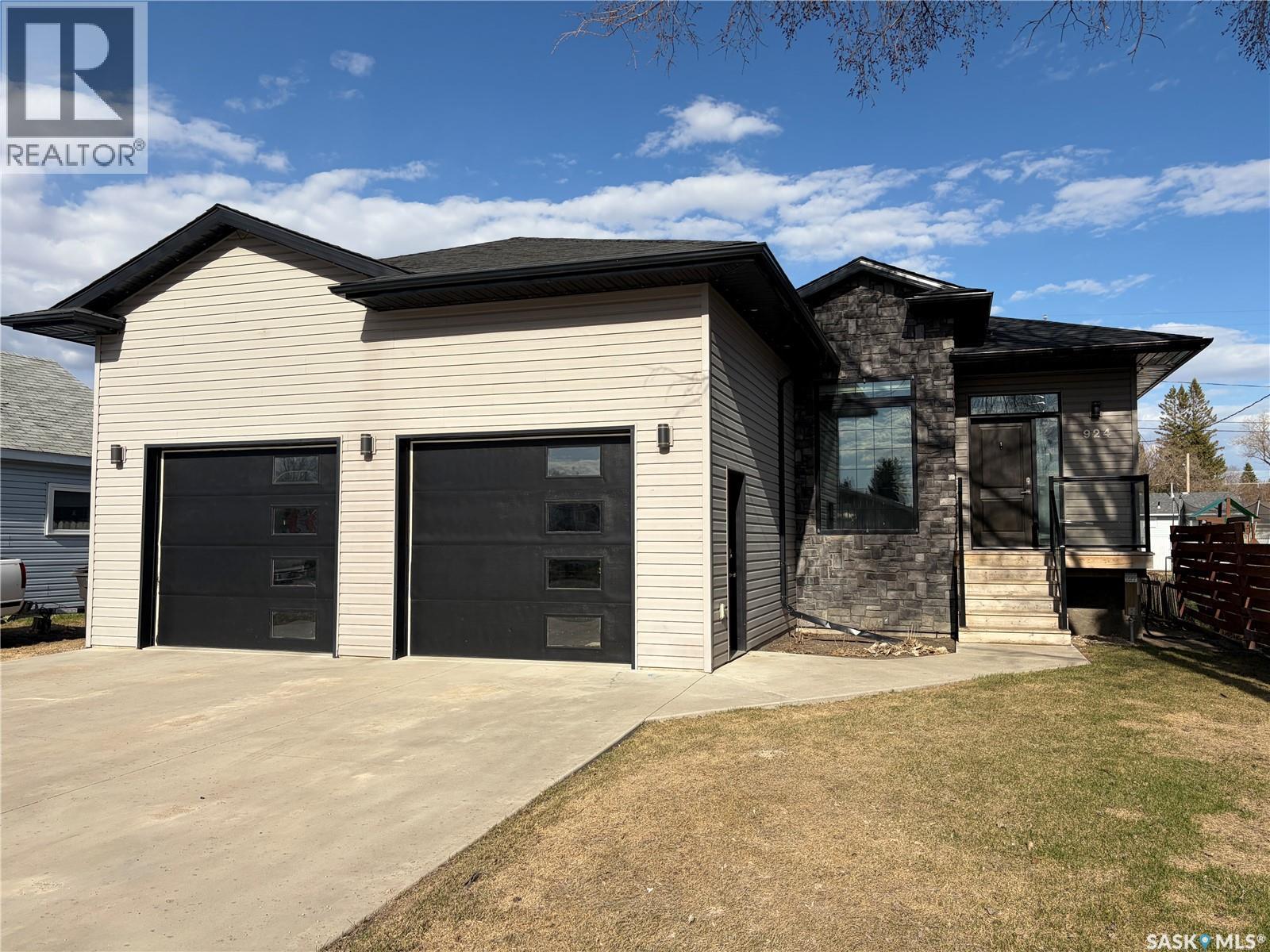 924 11Th Street, Humboldt, SK - Outdoor