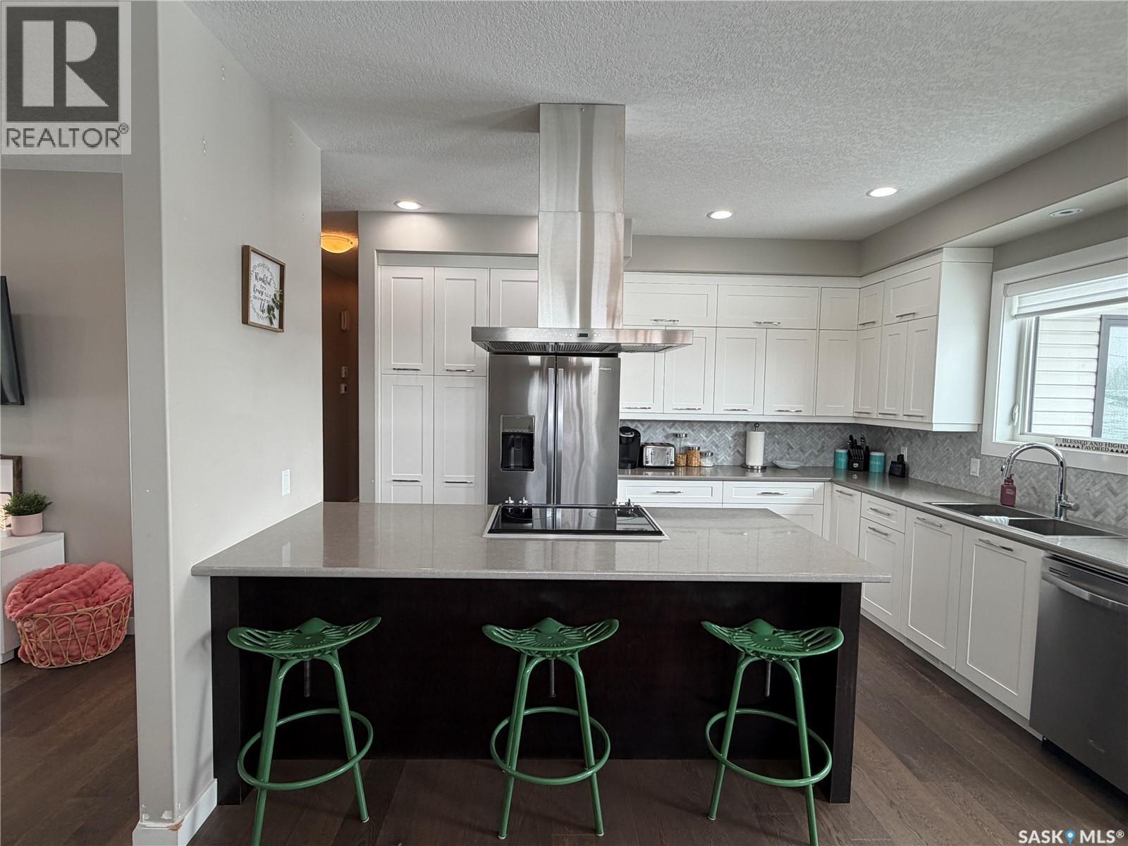 924 11Th Street, Humboldt, SK - Indoor Photo Showing Kitchen With Upgraded Kitchen