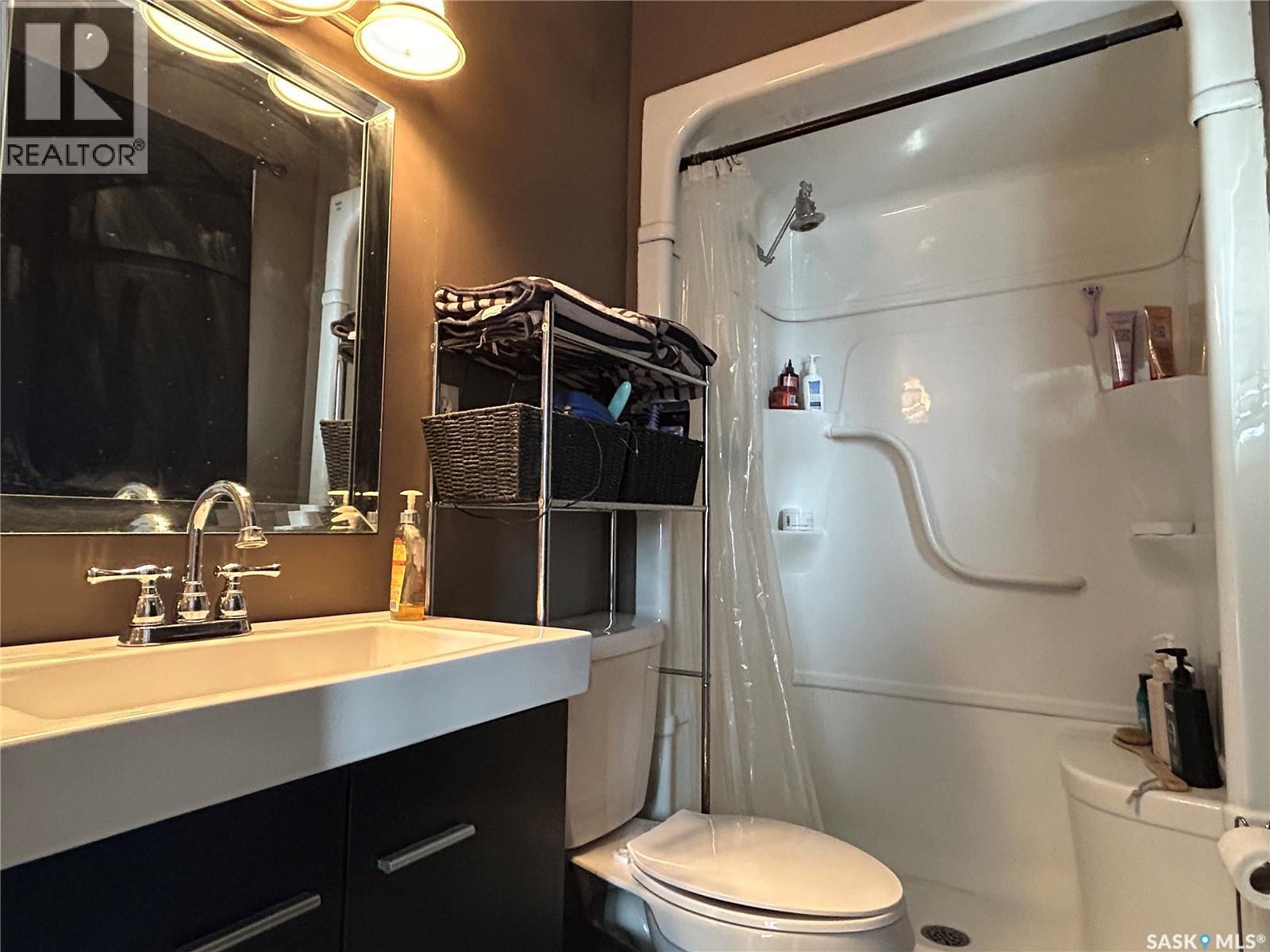 488 Willow Bay, Estevan, SK - Indoor Photo Showing Bathroom