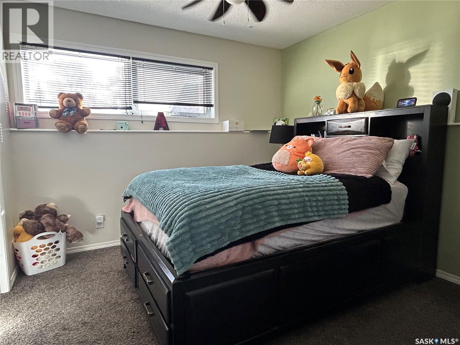 488 Willow Bay, Estevan, SK - Indoor Photo Showing Bedroom