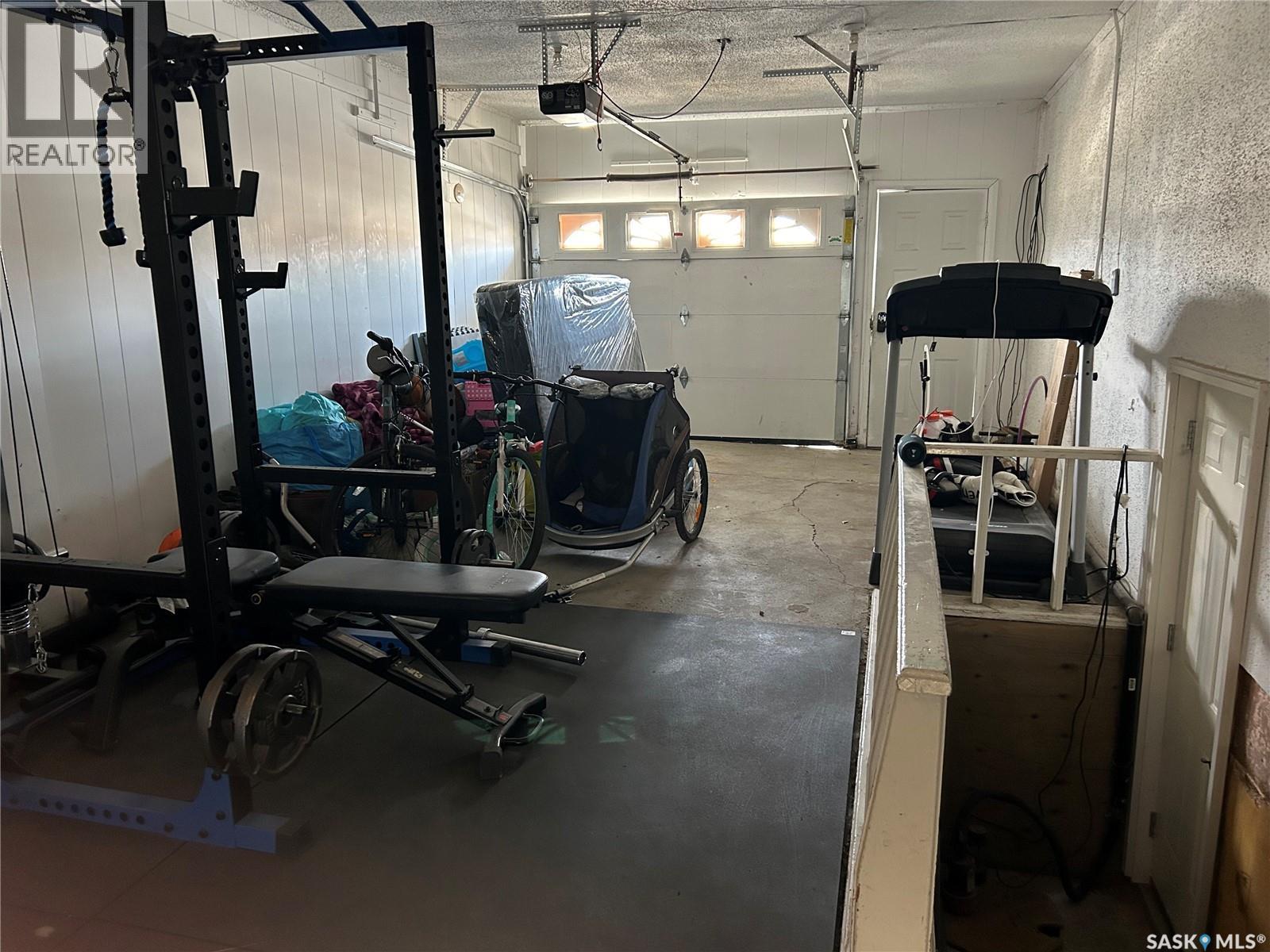 488 Willow Bay, Estevan, SK - Indoor Photo Showing Garage