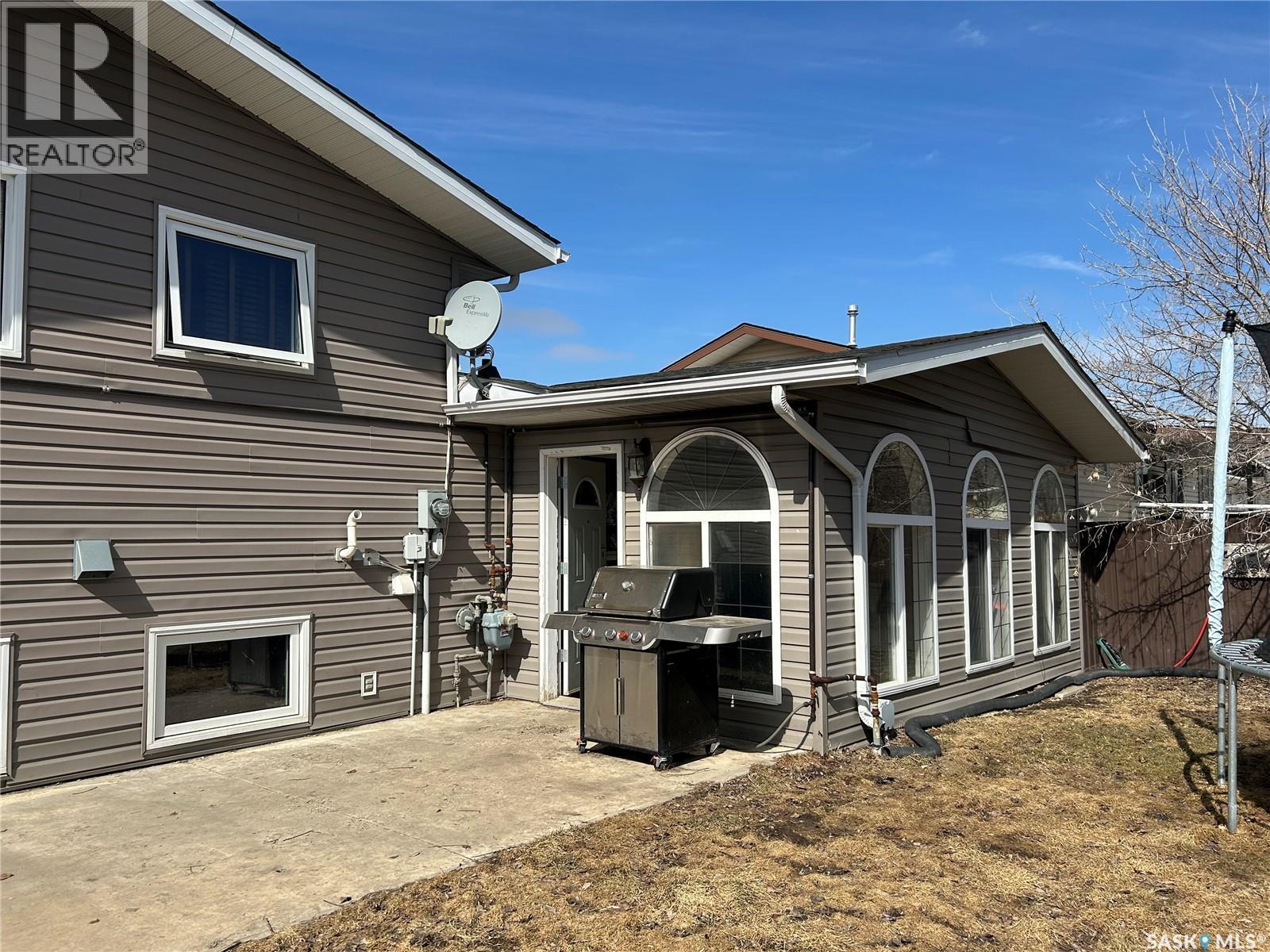 488 Willow Bay, Estevan, SK - Outdoor With Exterior