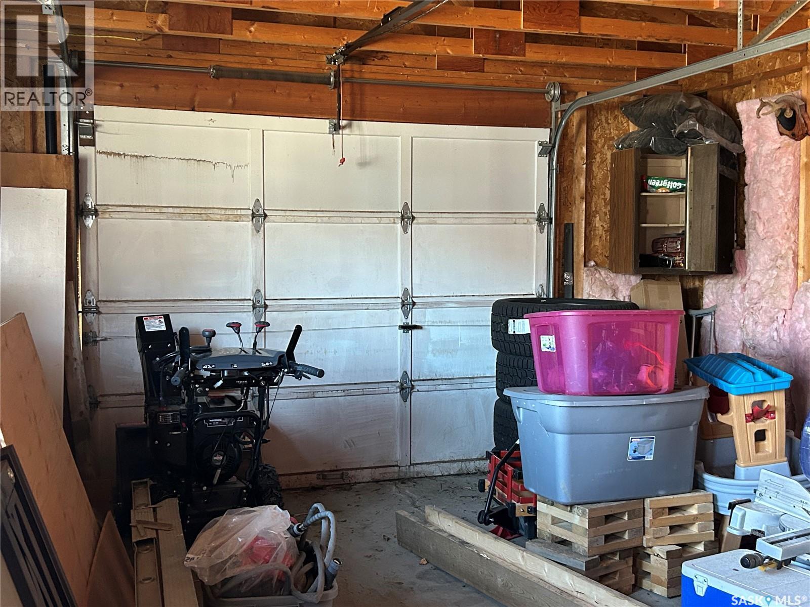 488 Willow Bay, Estevan, SK - Indoor Photo Showing Garage