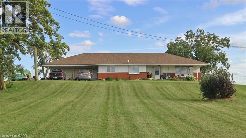 Ranch-style house with a front yard - 2265 Snyder'S Road E, Kitchener, ON