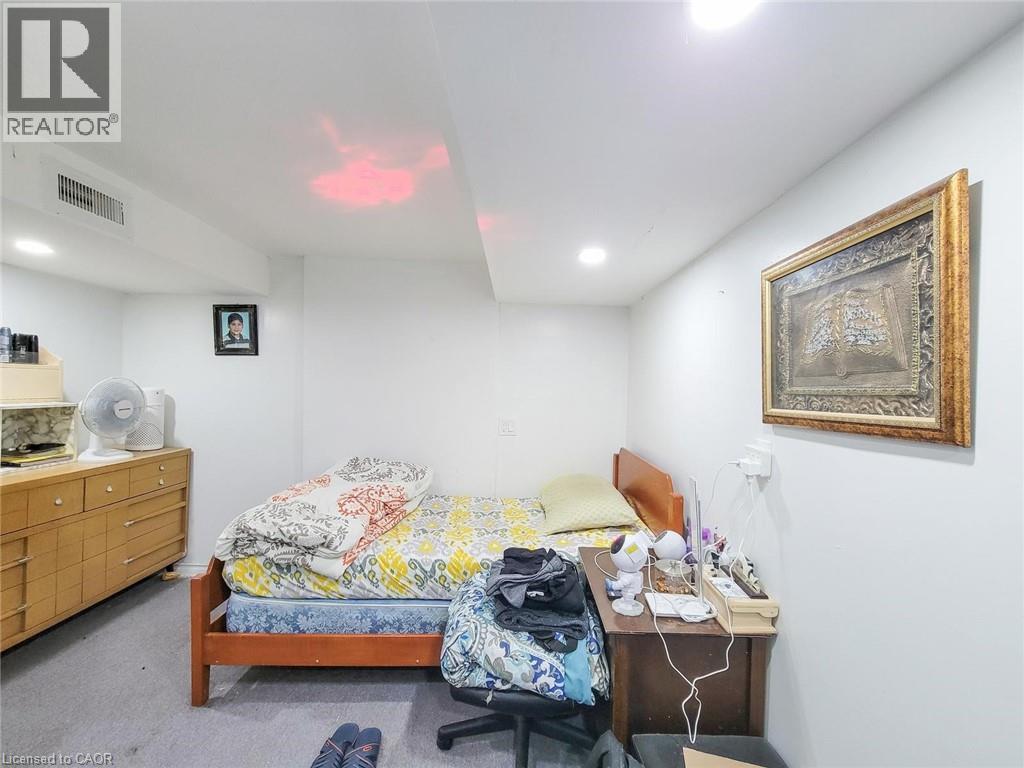 Bedroom featuring carpet floors and recessed lighting - 823 Queensdale Avenue E, Hamilton, ON - Indoor
