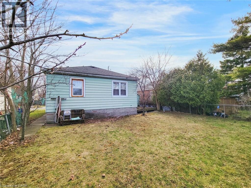 Rear view of property with a fenced backyard - 823 Queensdale Avenue E, Hamilton, ON - Outdoor
