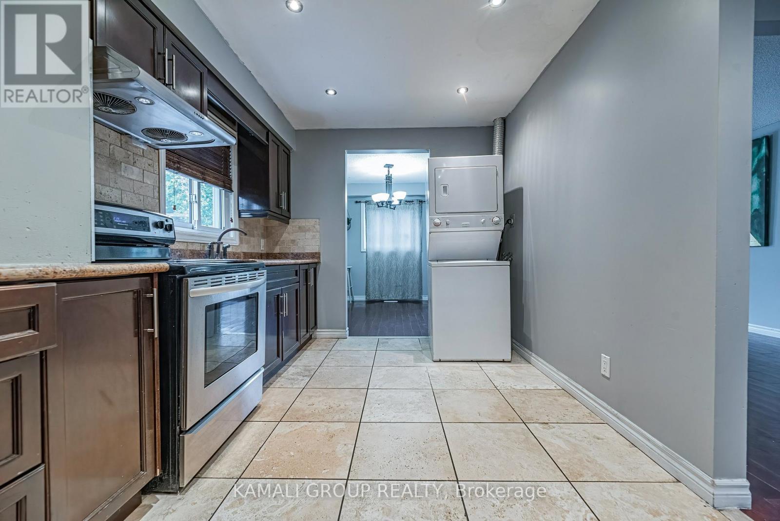 Ensuite Washer & Dryer - Main - 77 Ecclestone Drive, Brampton, ON - Indoor Photo Showing Laundry Room