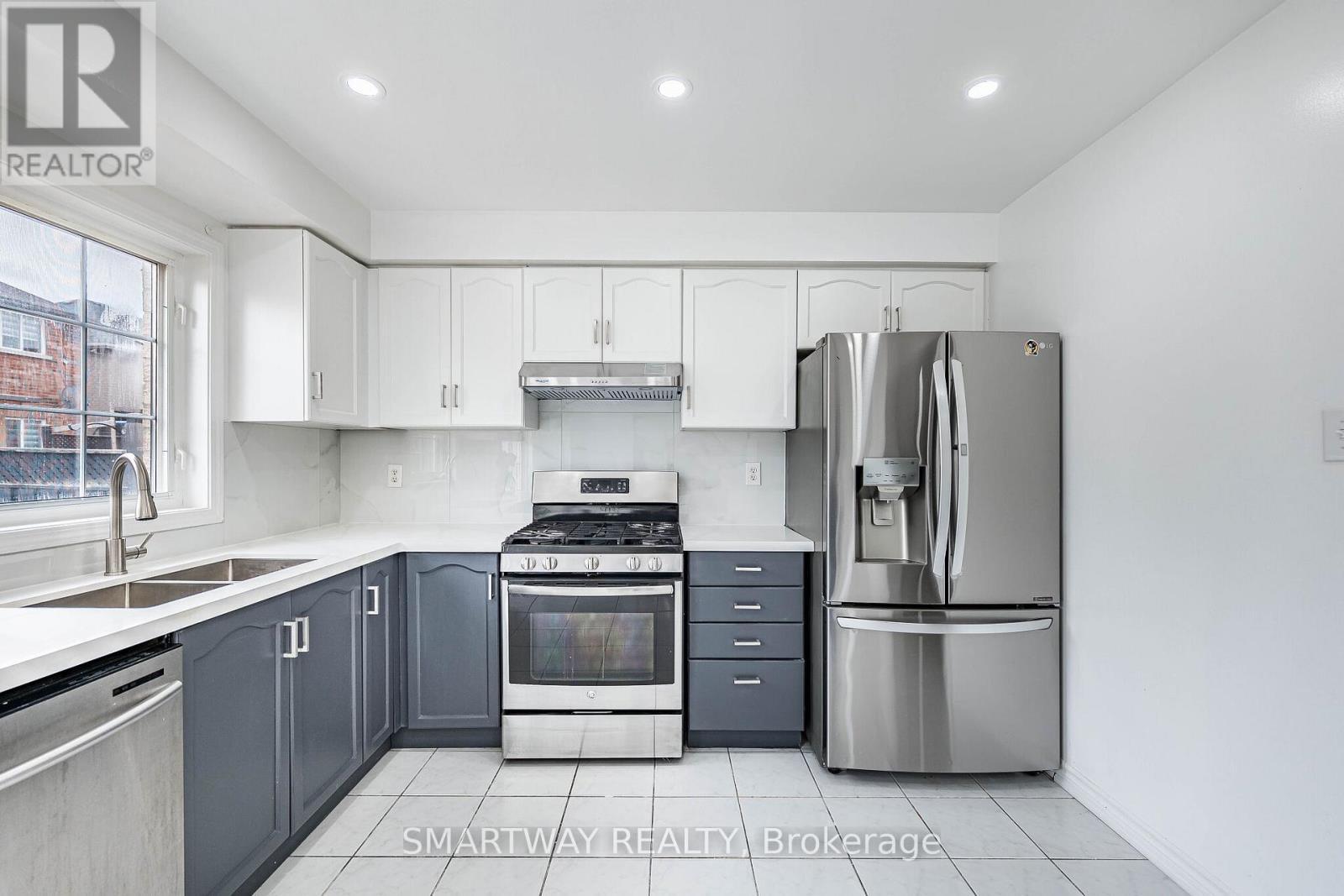 36 Native Landing, Brampton, ON - Indoor Photo Showing Kitchen With Double Sink With Upgraded Kitchen