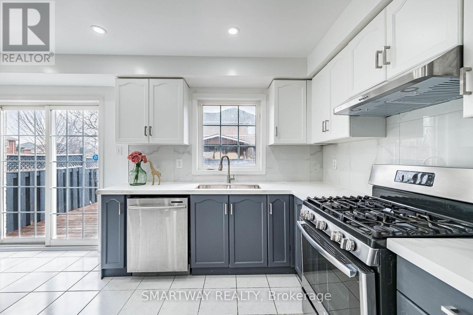 36 Native Landing, Brampton, ON - Indoor Photo Showing Kitchen With Double Sink With Upgraded Kitchen
