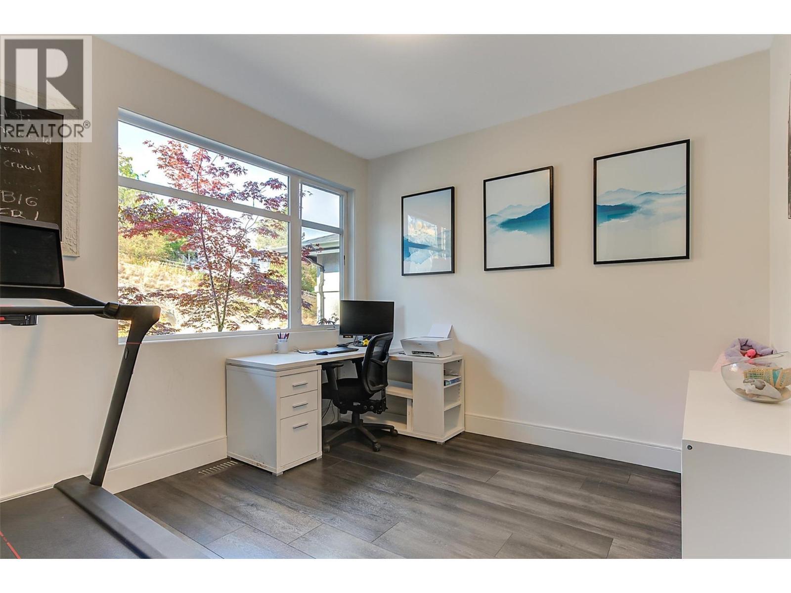 3961 Beachview Drive E, West Kelowna, BC - Indoor Photo Showing Office
