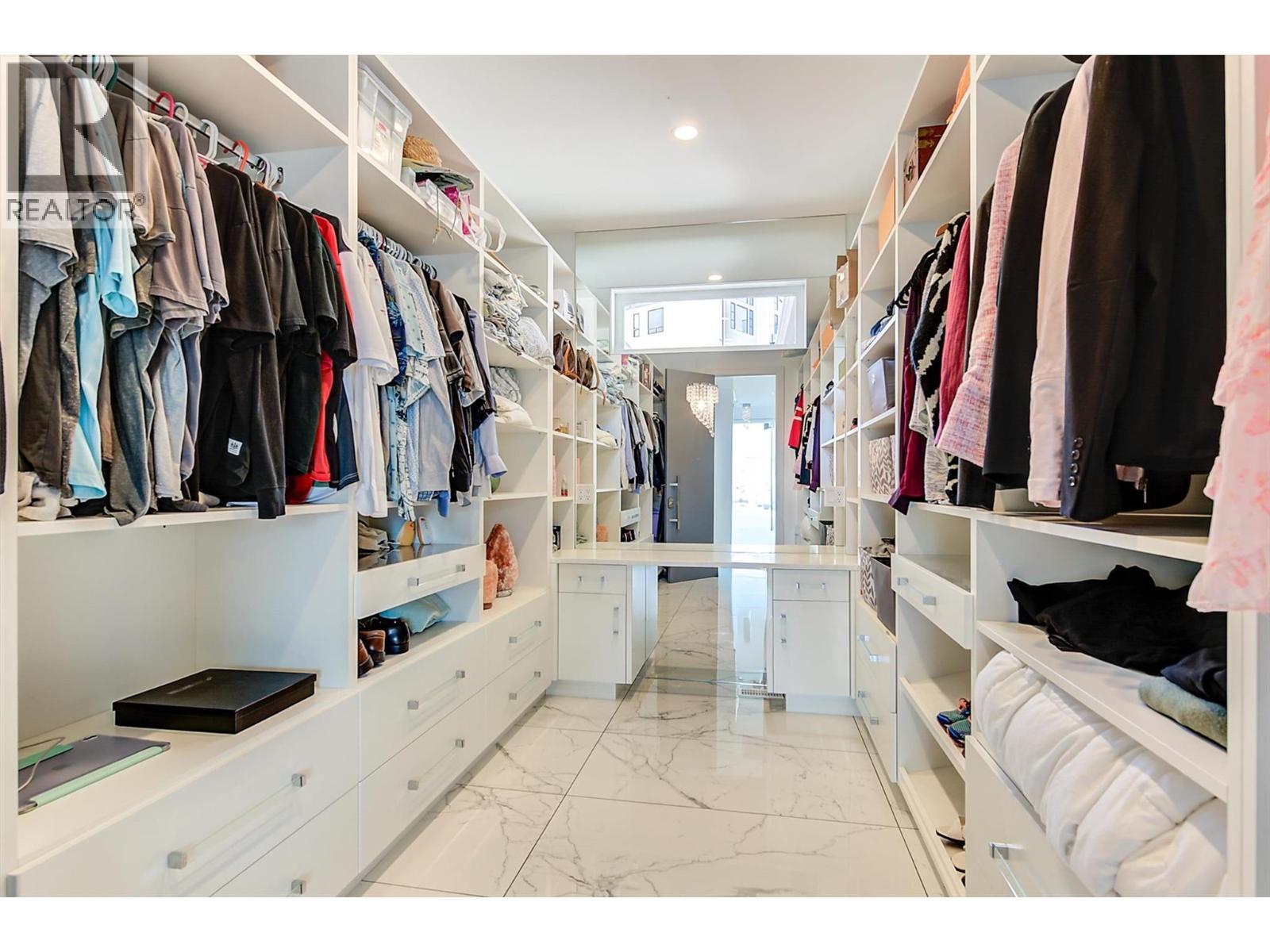 3961 Beachview Drive E, West Kelowna, BC - Indoor With Storage