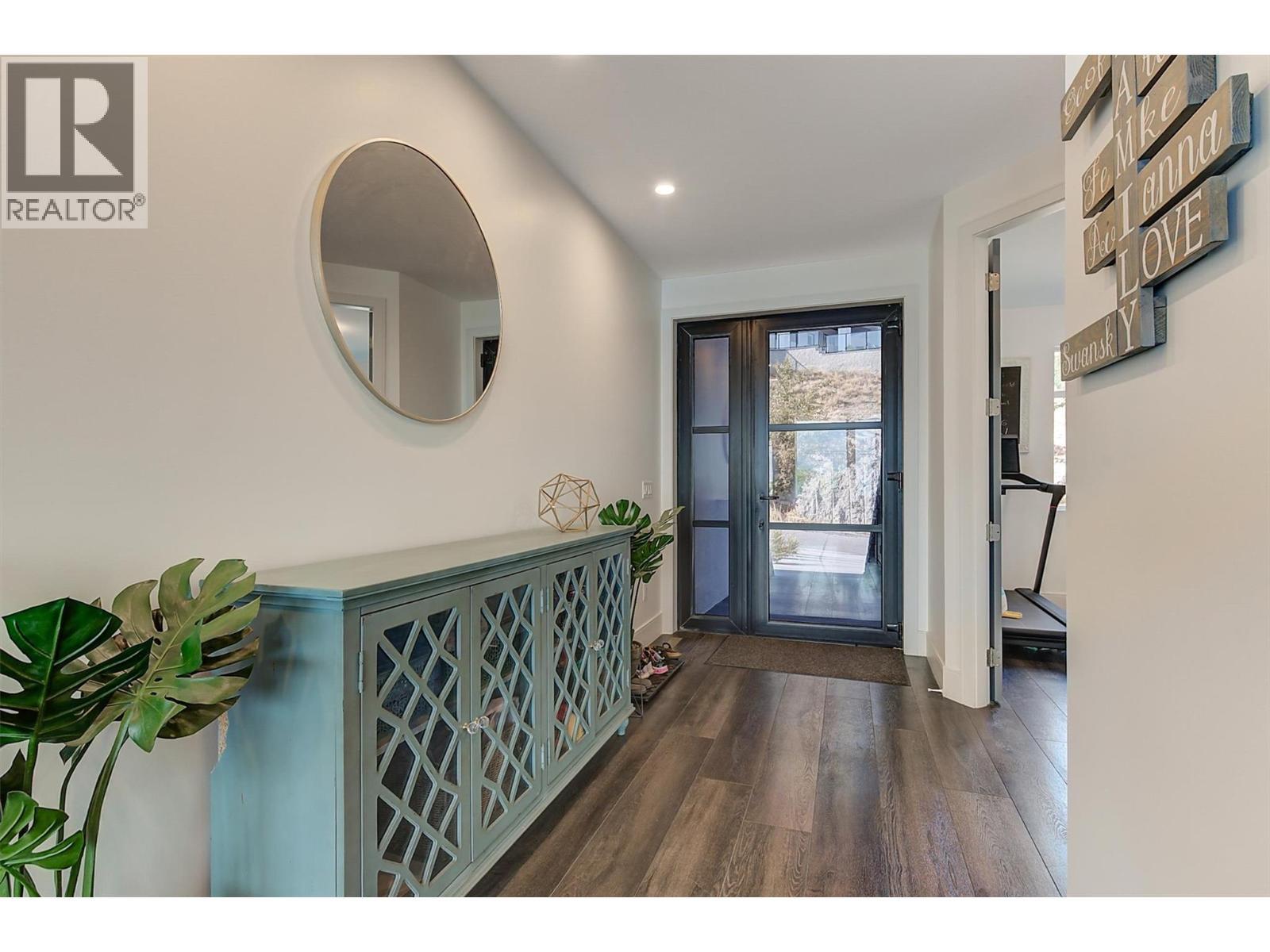 3961 Beachview Drive E, West Kelowna, BC - Indoor Photo Showing Other Room