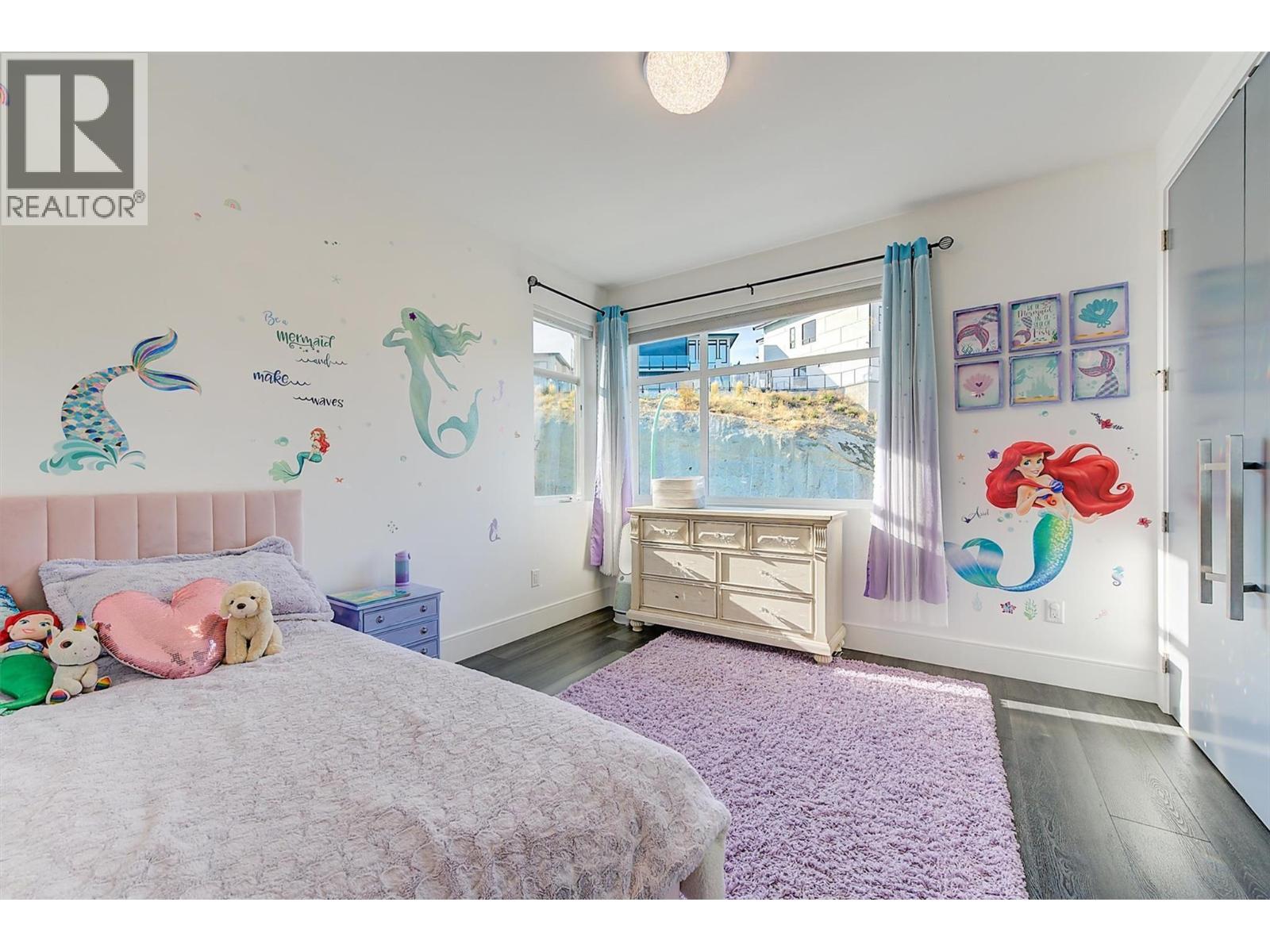 3961 Beachview Drive E, West Kelowna, BC - Indoor Photo Showing Bedroom