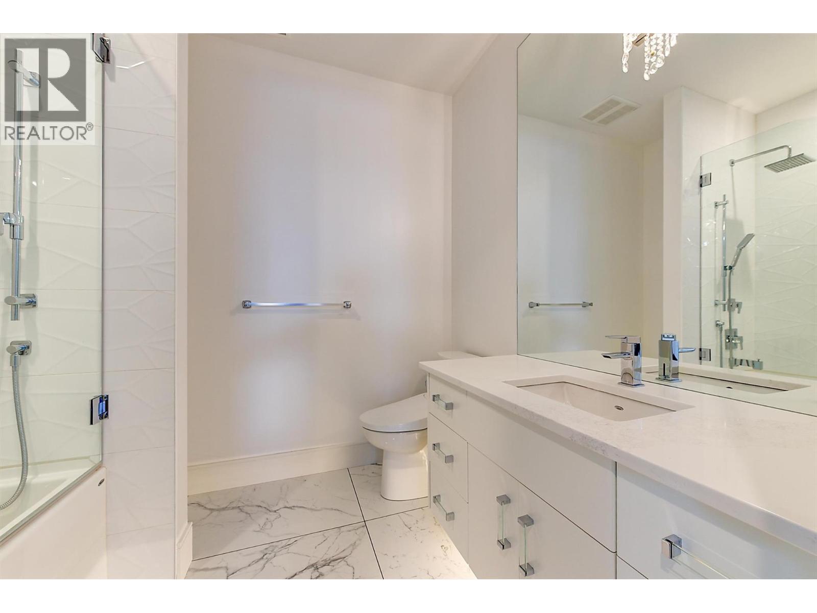 3961 Beachview Drive E, West Kelowna, BC - Indoor Photo Showing Bathroom