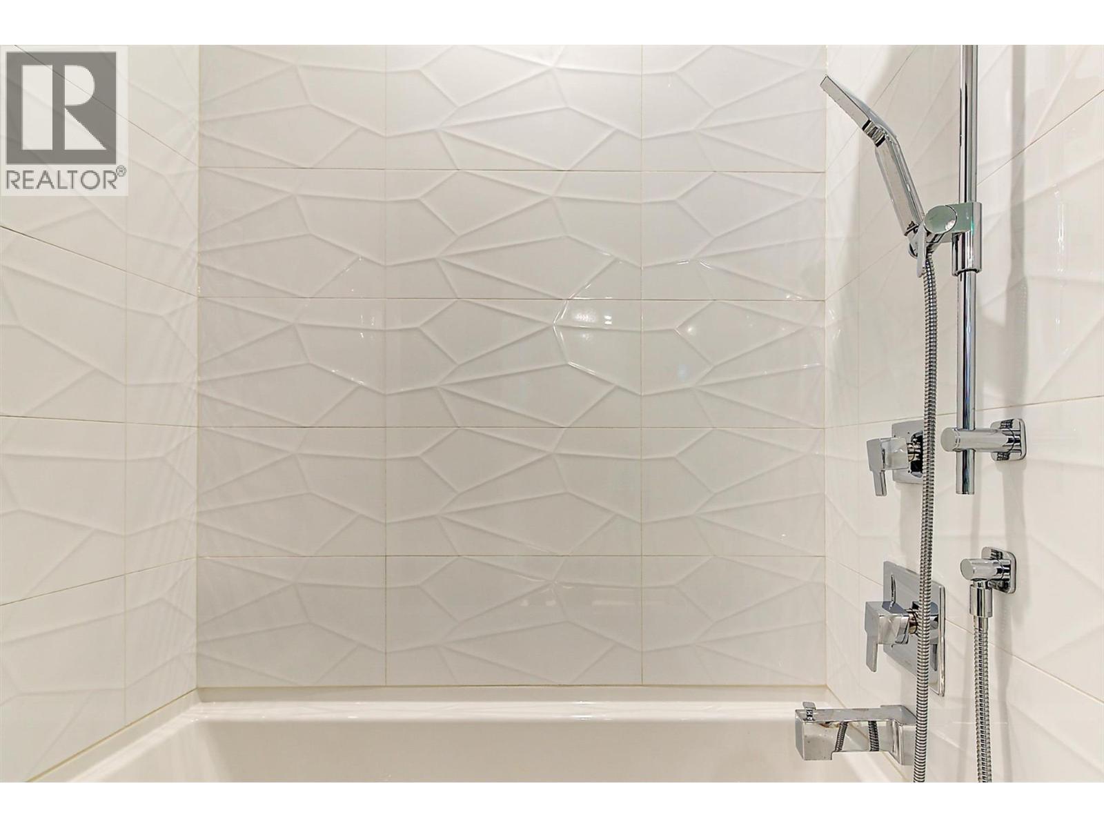 3961 Beachview Drive E, West Kelowna, BC - Indoor Photo Showing Bathroom
