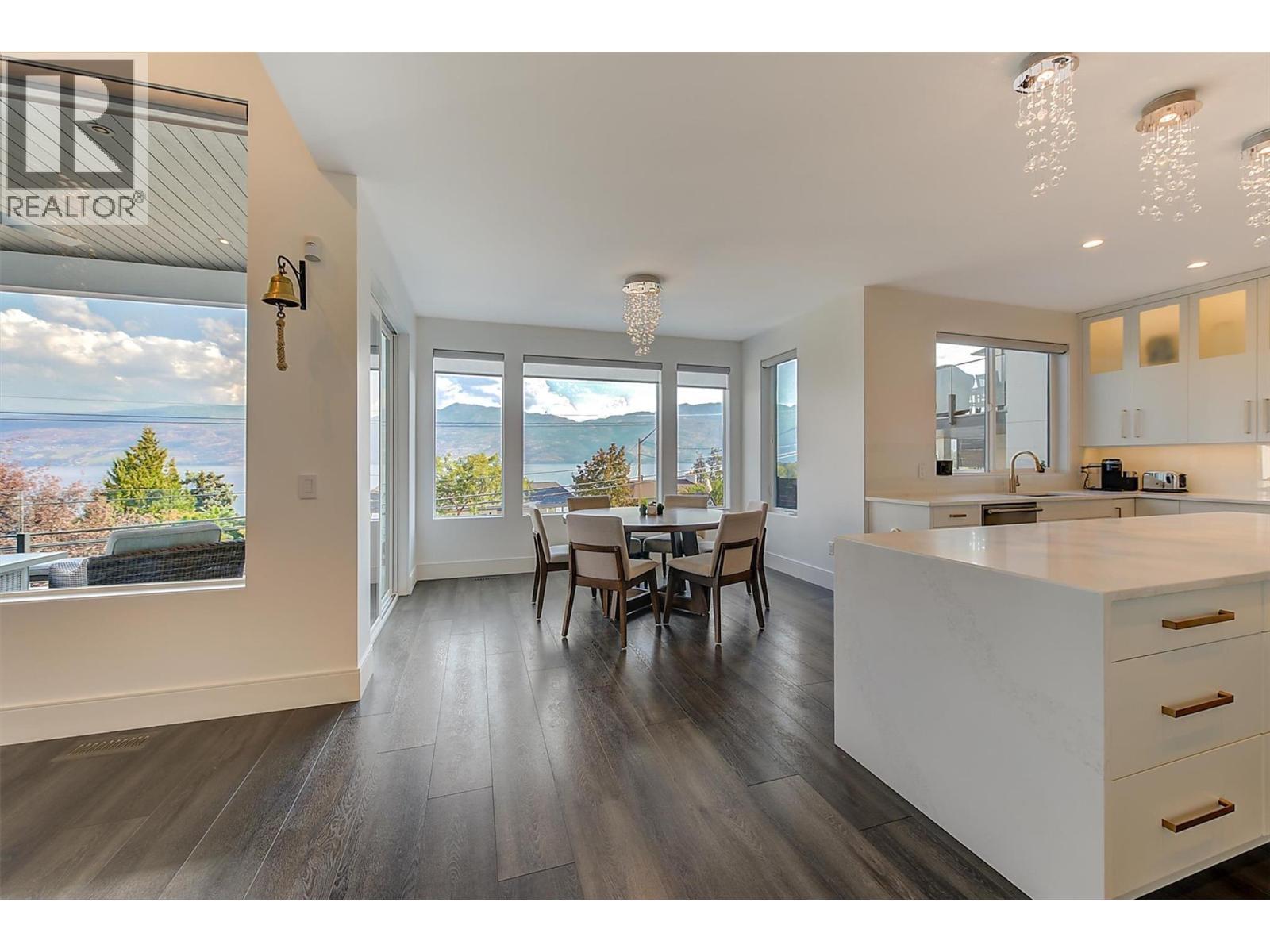 3961 Beachview Drive E, West Kelowna, BC - Indoor