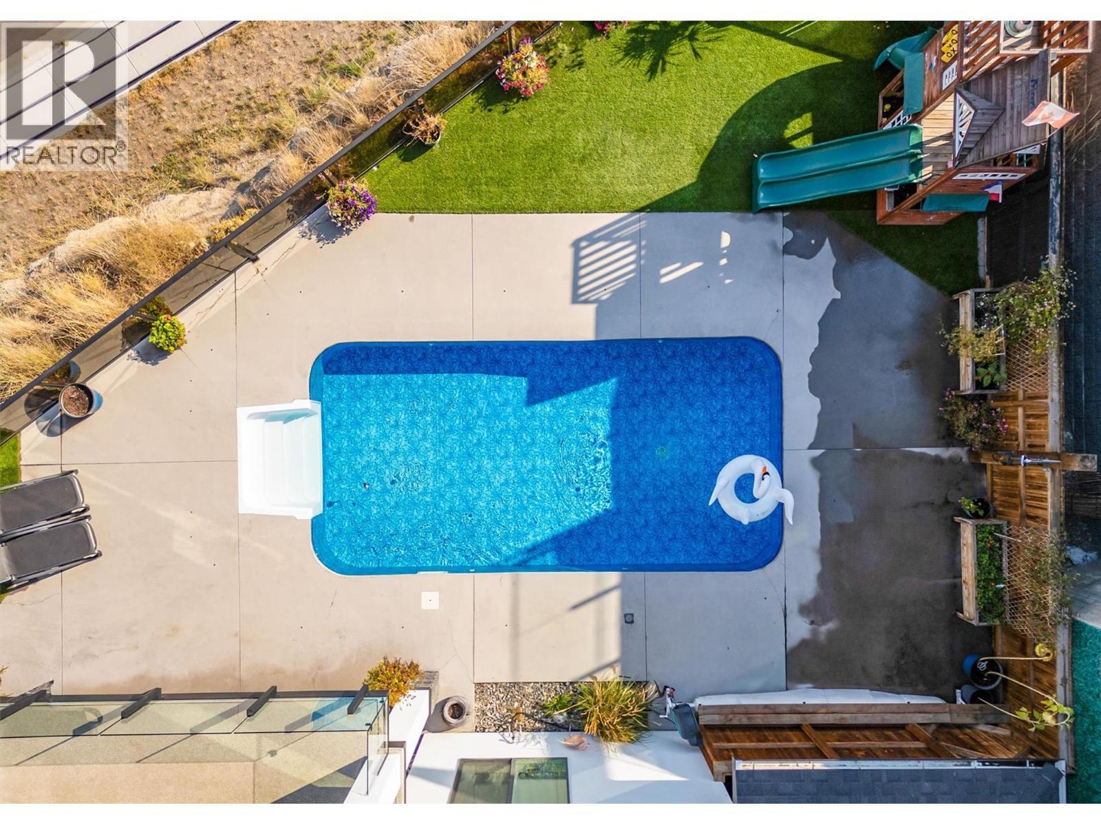 3961 Beachview Drive E, West Kelowna, BC - Outdoor With In Ground Pool