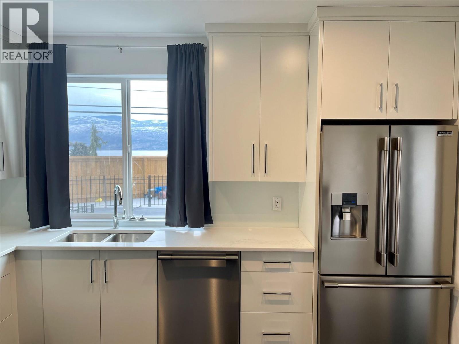 3961 Beachview Drive E, West Kelowna, BC - Indoor Photo Showing Kitchen With Double Sink