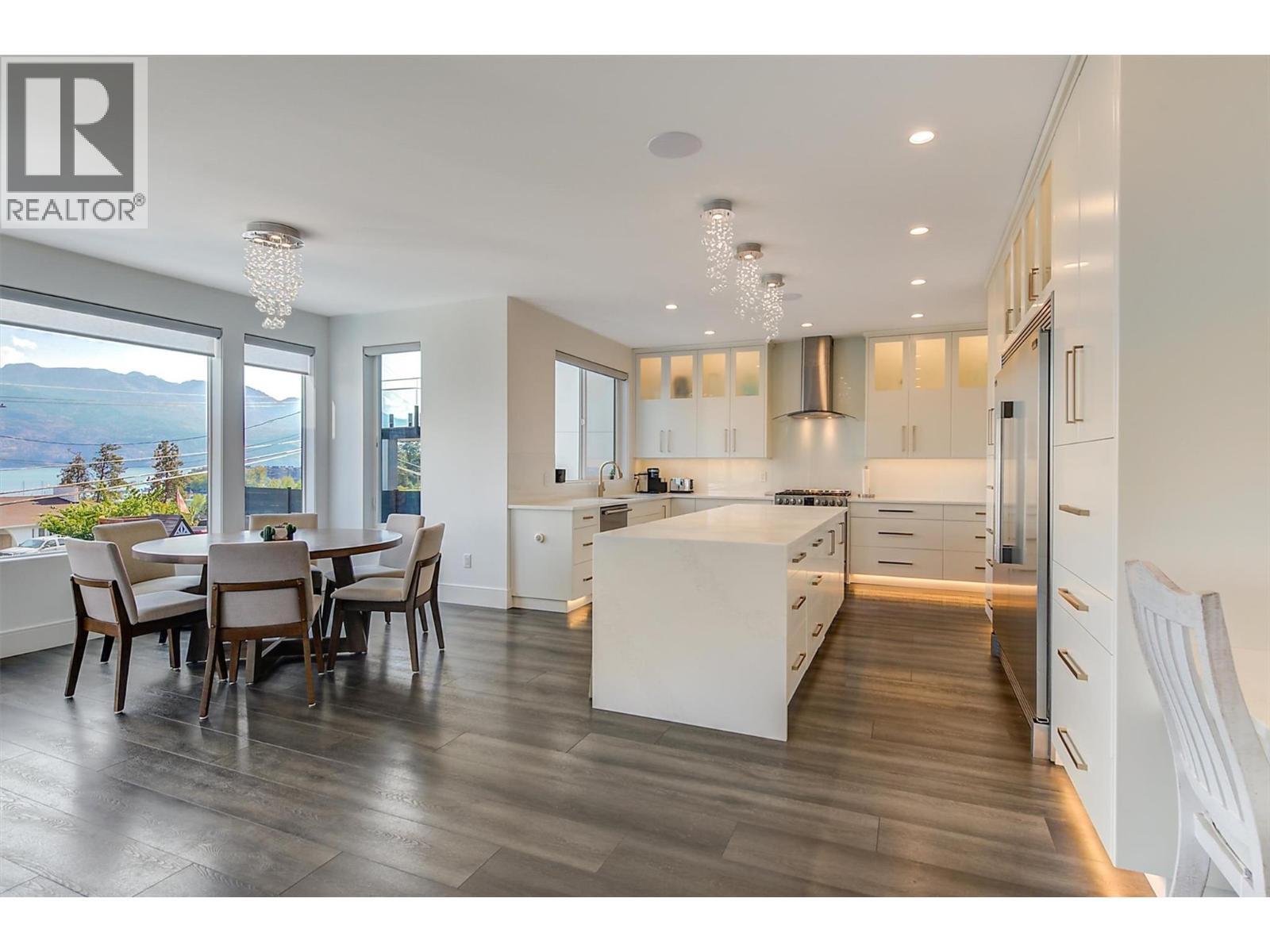 3961 Beachview Drive E, West Kelowna, BC - Indoor