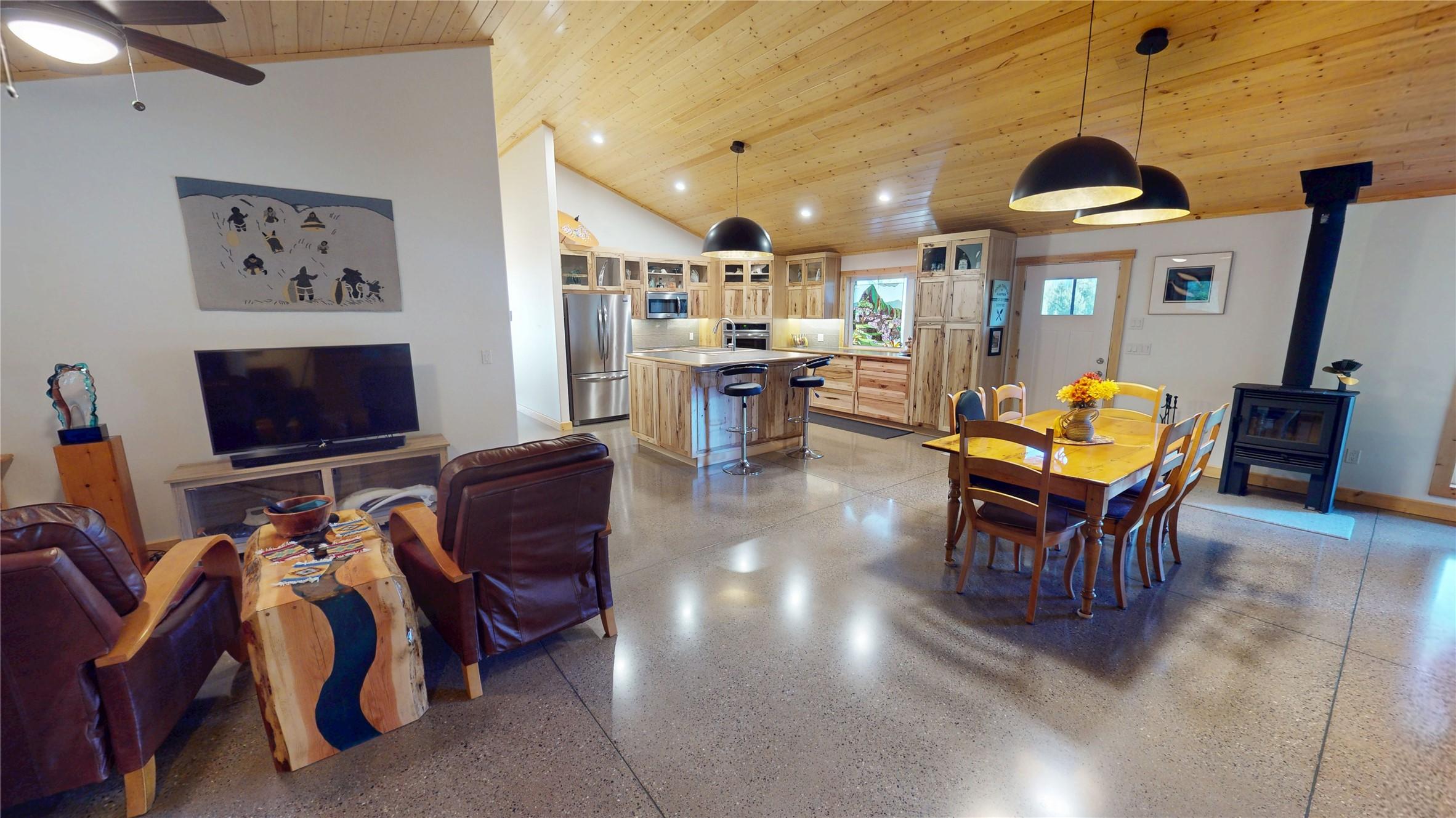 4427 Ferguson Road, Mayook, BC - Indoor