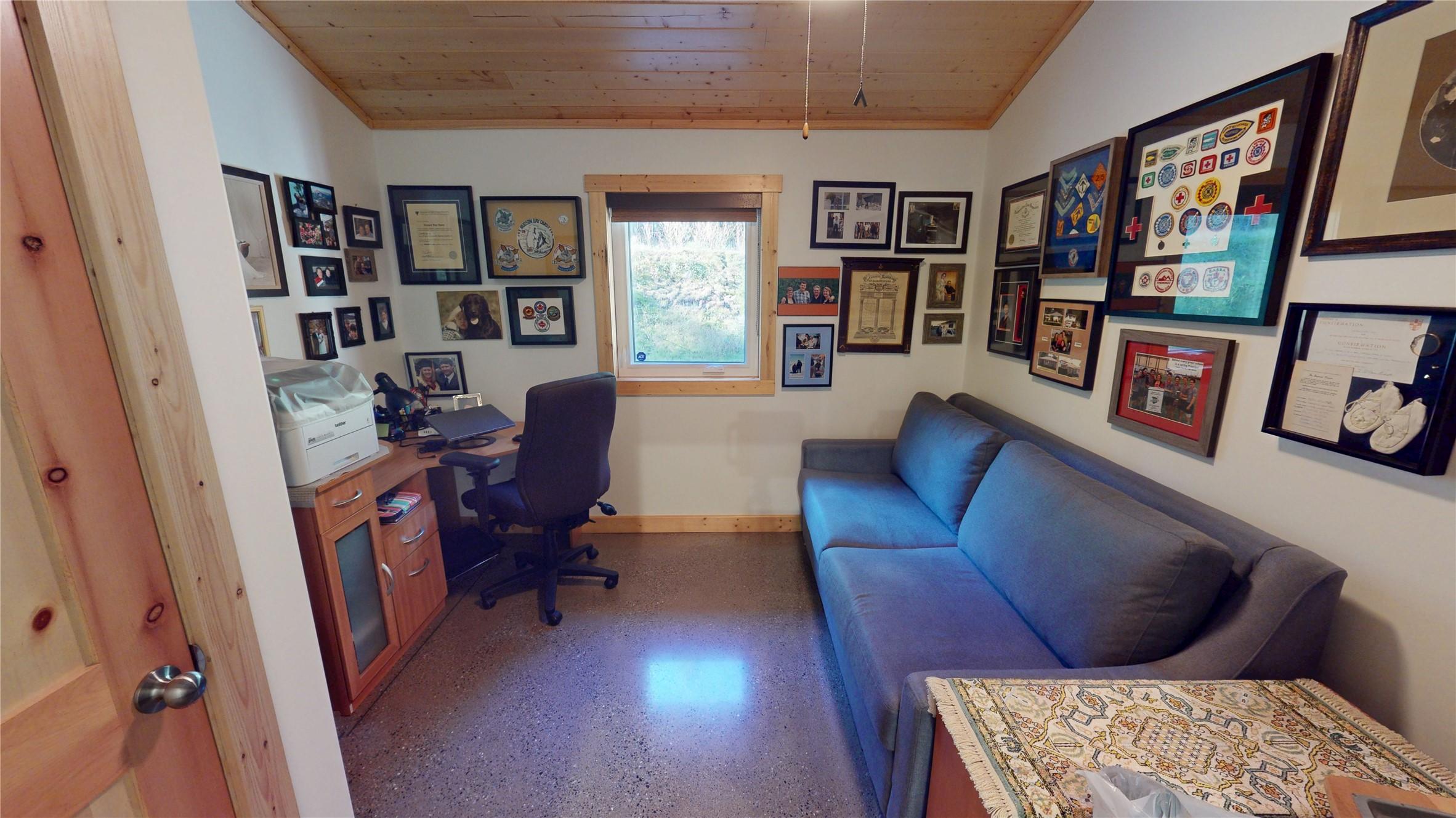 4427 Ferguson Road, Mayook, BC - Indoor