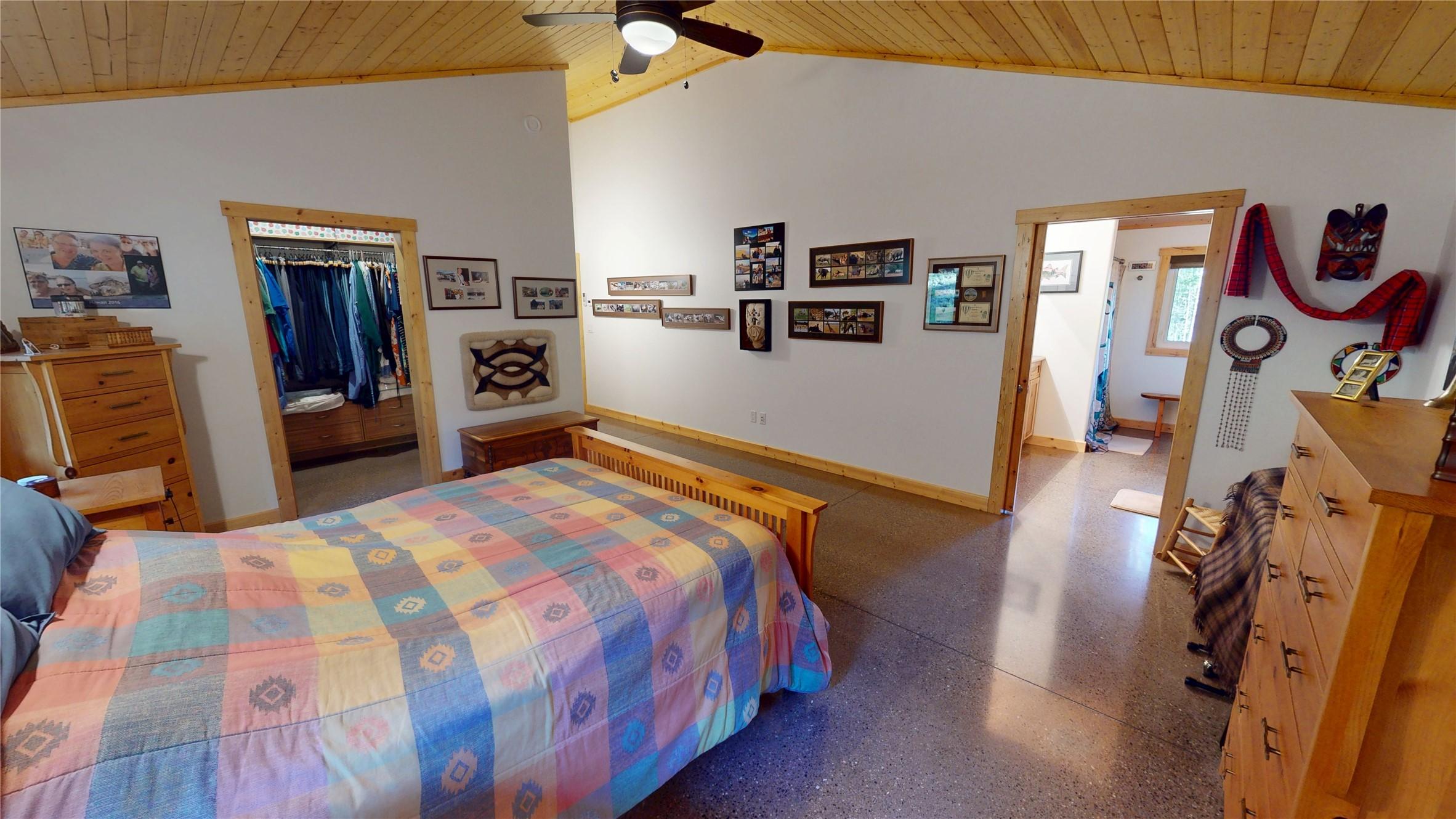 4427 Ferguson Road, Mayook, BC - Indoor Photo Showing Bedroom