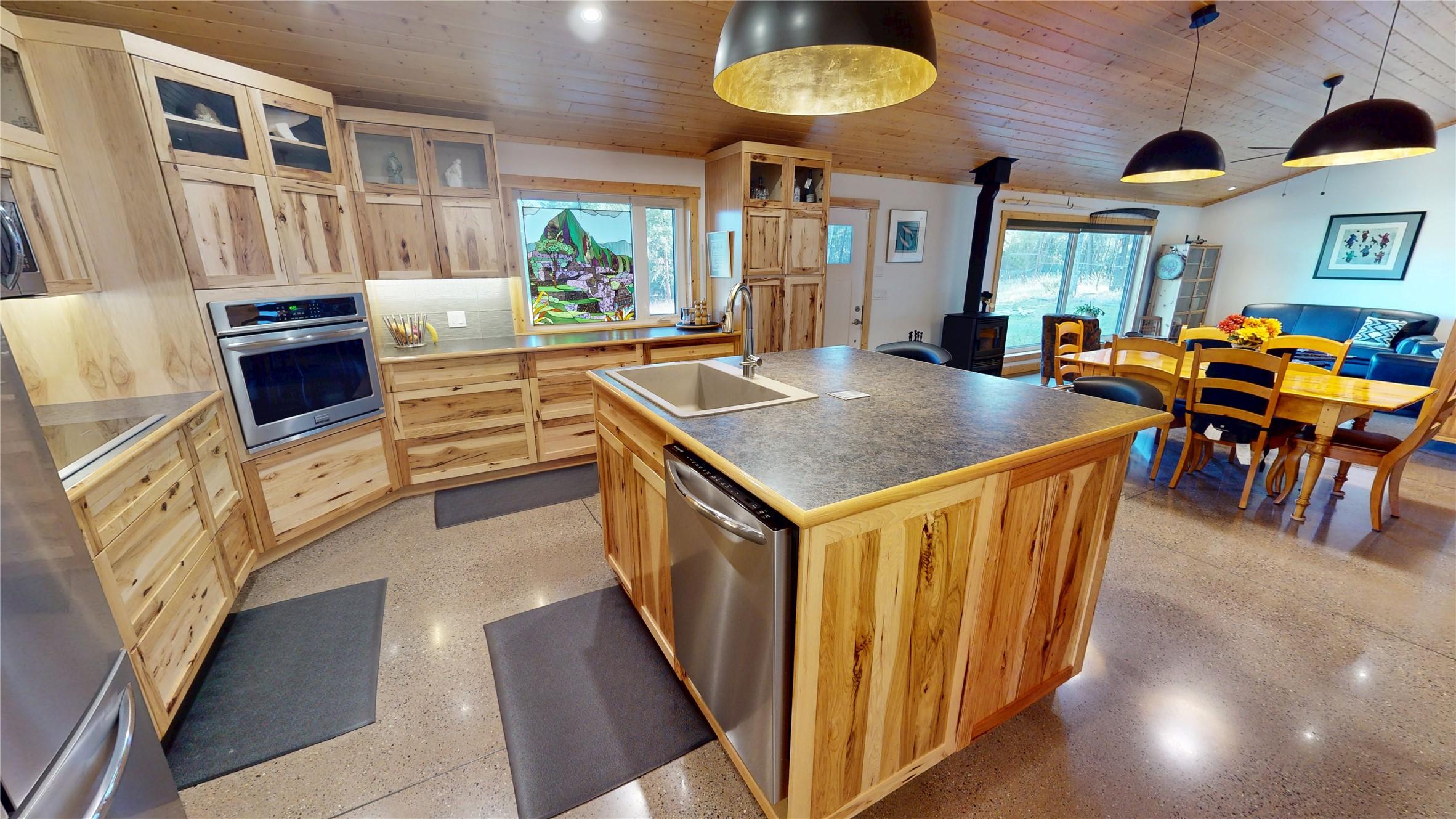 4427 Ferguson Road, Mayook, BC - Indoor Photo Showing Kitchen