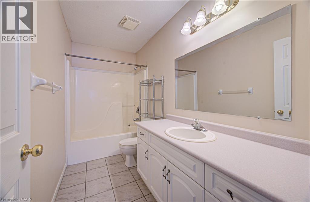 93 Edgemere Drive, Cambridge, ON - Indoor Photo Showing Bathroom