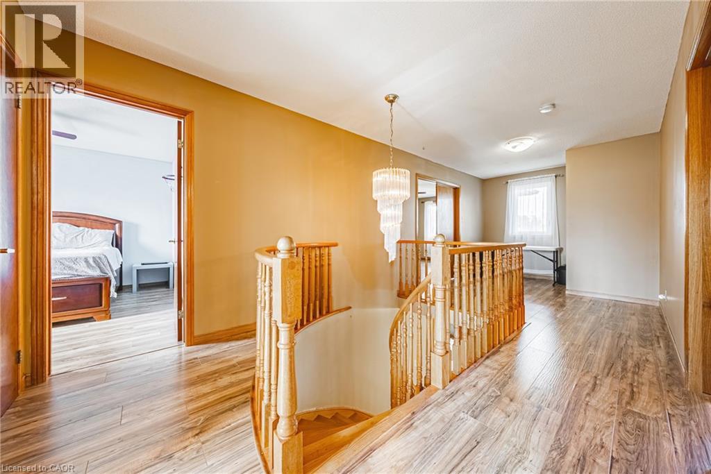 19 Glenhaven Court, Hamilton, ON - Indoor Photo Showing Other Room