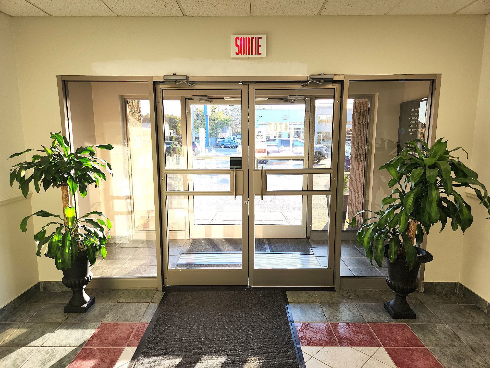 Hall d'entrée/Vestibule - 205-4707 Boul. Des Laurentides, Laval (Auteuil), QC - Indoor Photo Showing Other Room