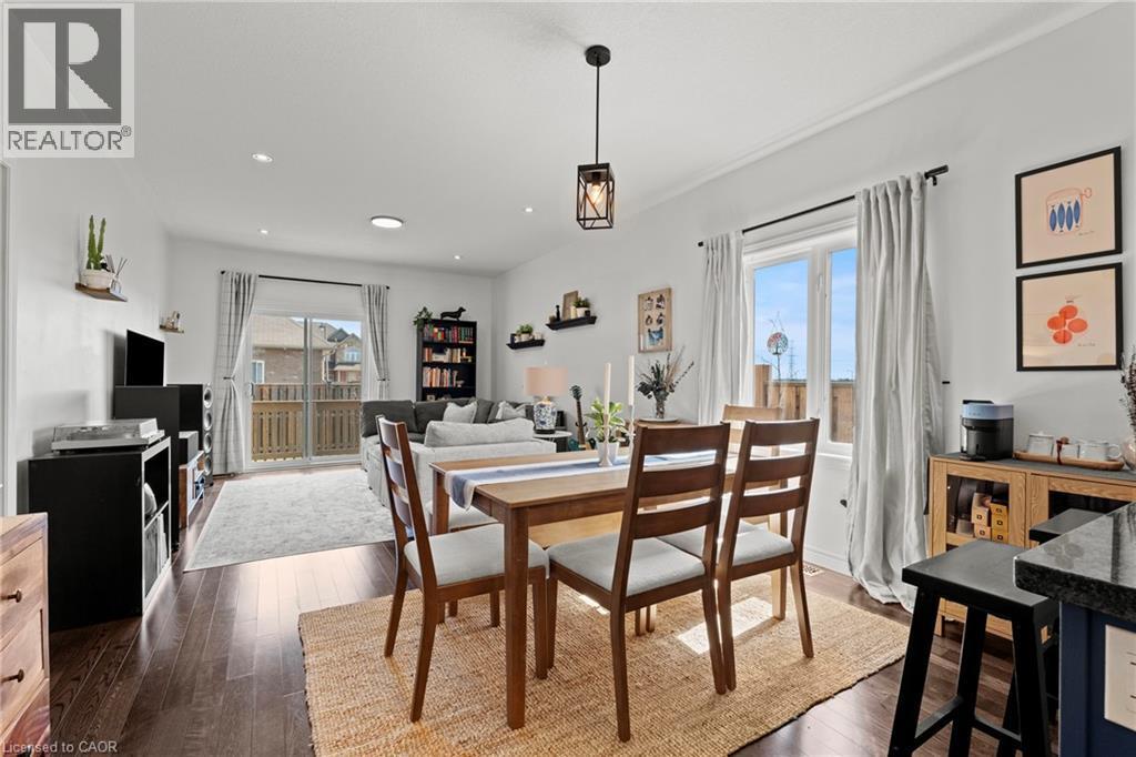 292 Keystone Crescent, Hamilton, ON - Indoor Photo Showing Dining Room
