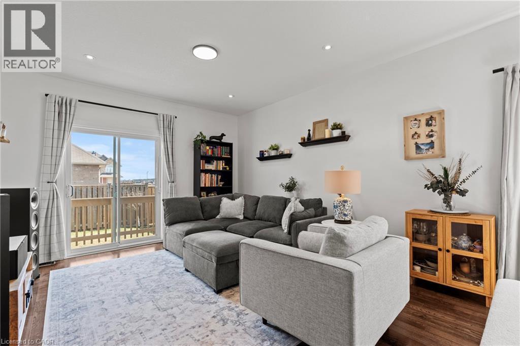 292 Keystone Crescent, Hamilton, ON - Indoor Photo Showing Living Room