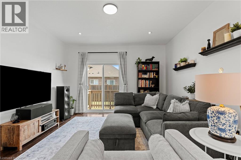 292 Keystone Crescent, Hamilton, ON - Indoor Photo Showing Living Room